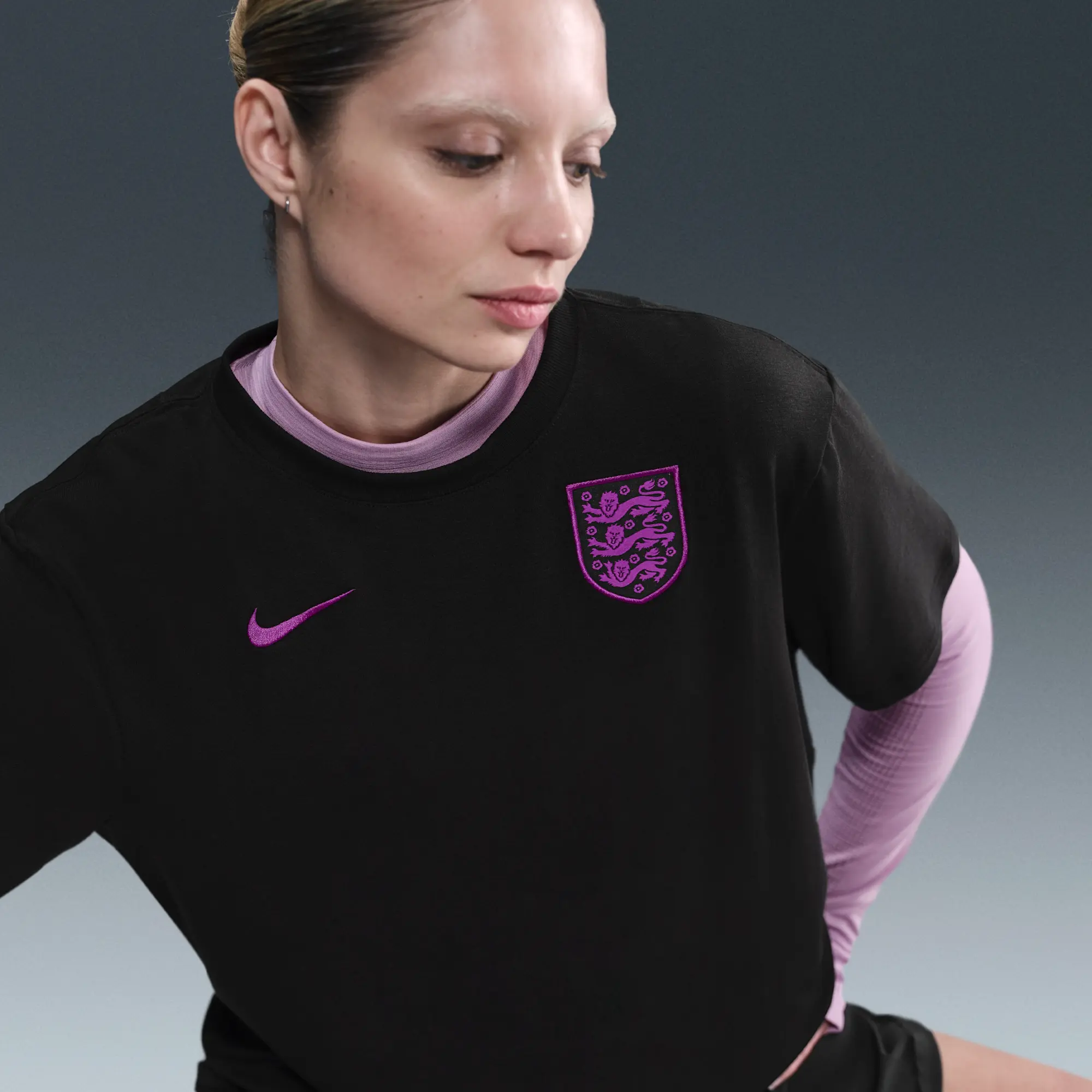 England Relaxed Women's Nike One Dri-FIT Football Short-Sleeve Top - Black - Polyester/Cotton/Elastane
