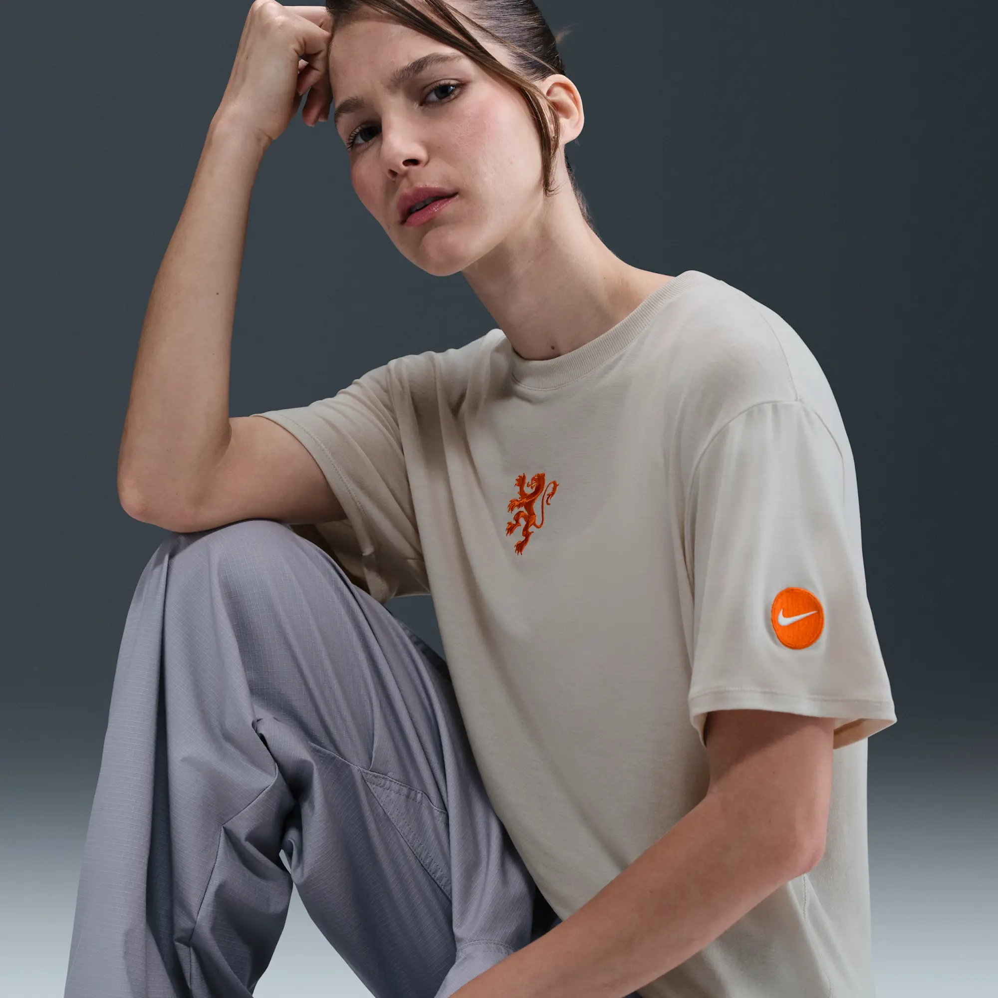 Netherlands Relaxed Women's Nike One Dri-FIT Football Short-Sleeve Top - Brown - Polyester/Cotton/Elastane