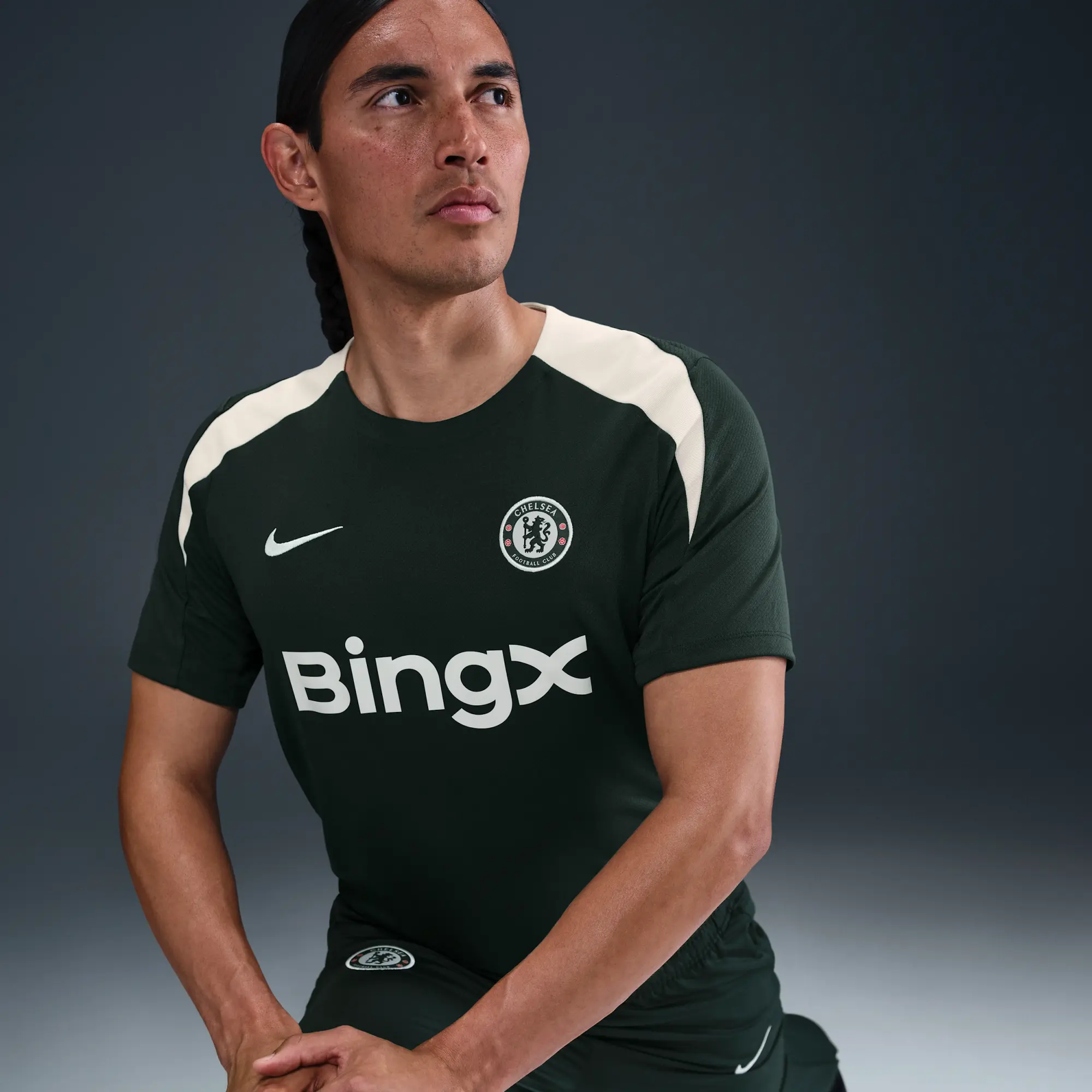 Chelsea F.C. Strike Men's Nike Dri-FIT Football Short-Sleeve Top - Green - Recycled Polyester
