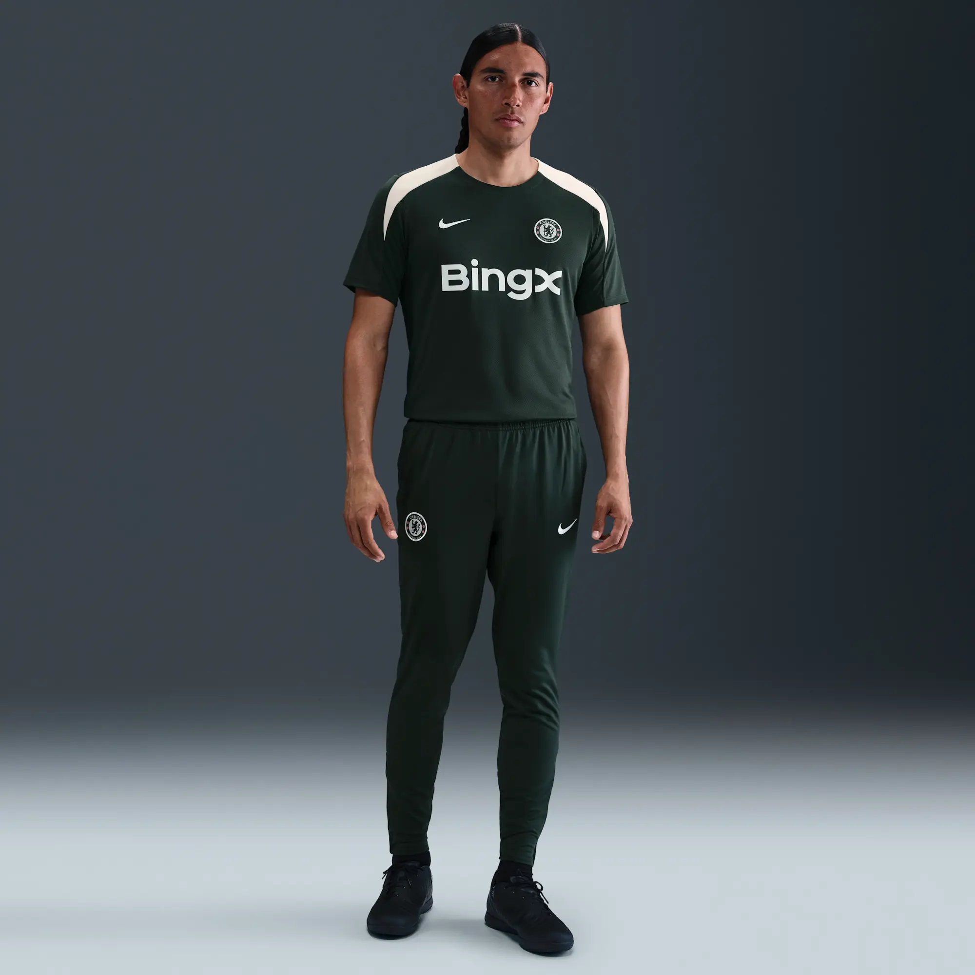 Chelsea F.C. Strike Men's Nike Dri-FIT Football Short-Sleeve Top - Green - Recycled Polyester
