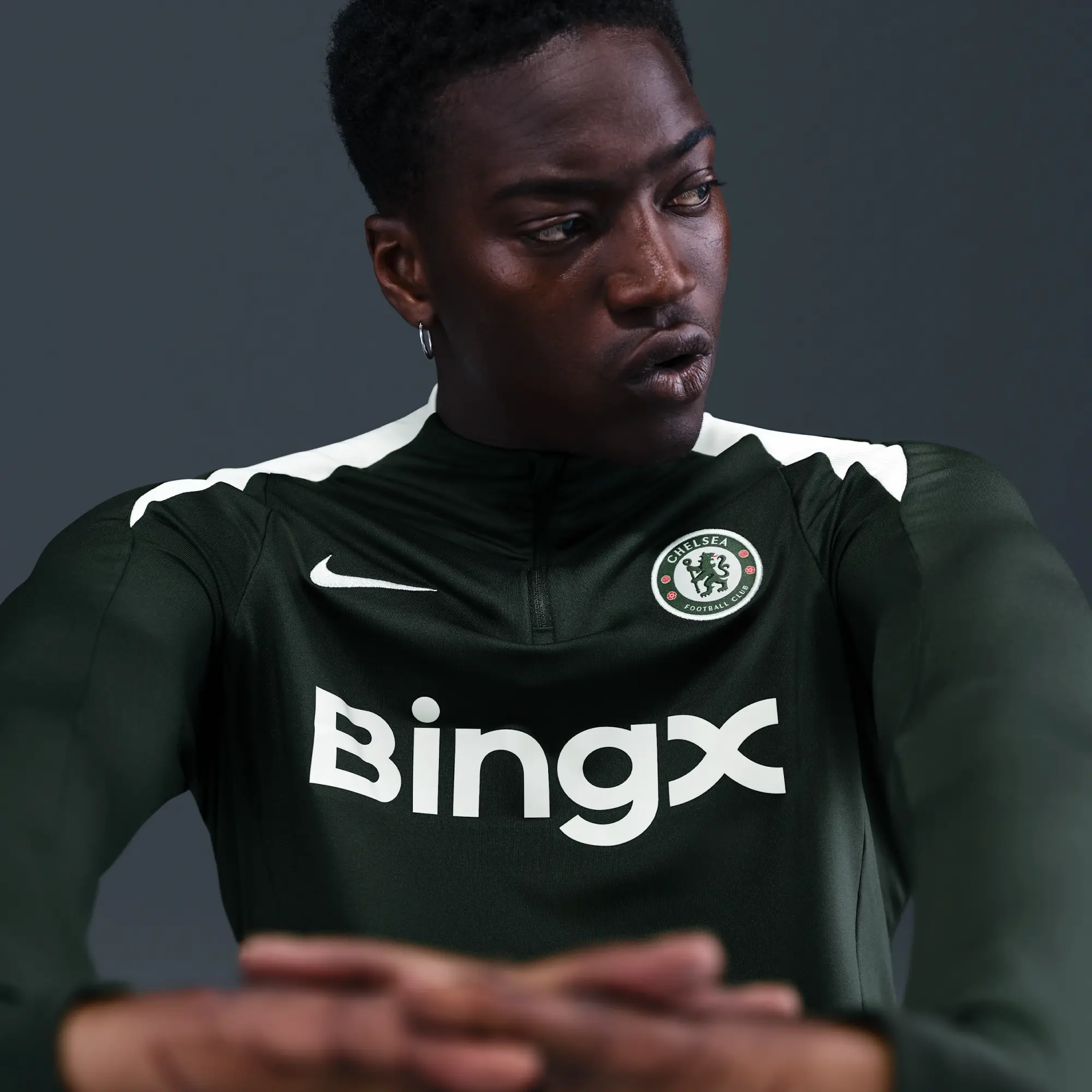 Chelsea F.C. Strike Men's Nike Dri-FIT Football Drill Top - Green - Recycled Polyester Minimum