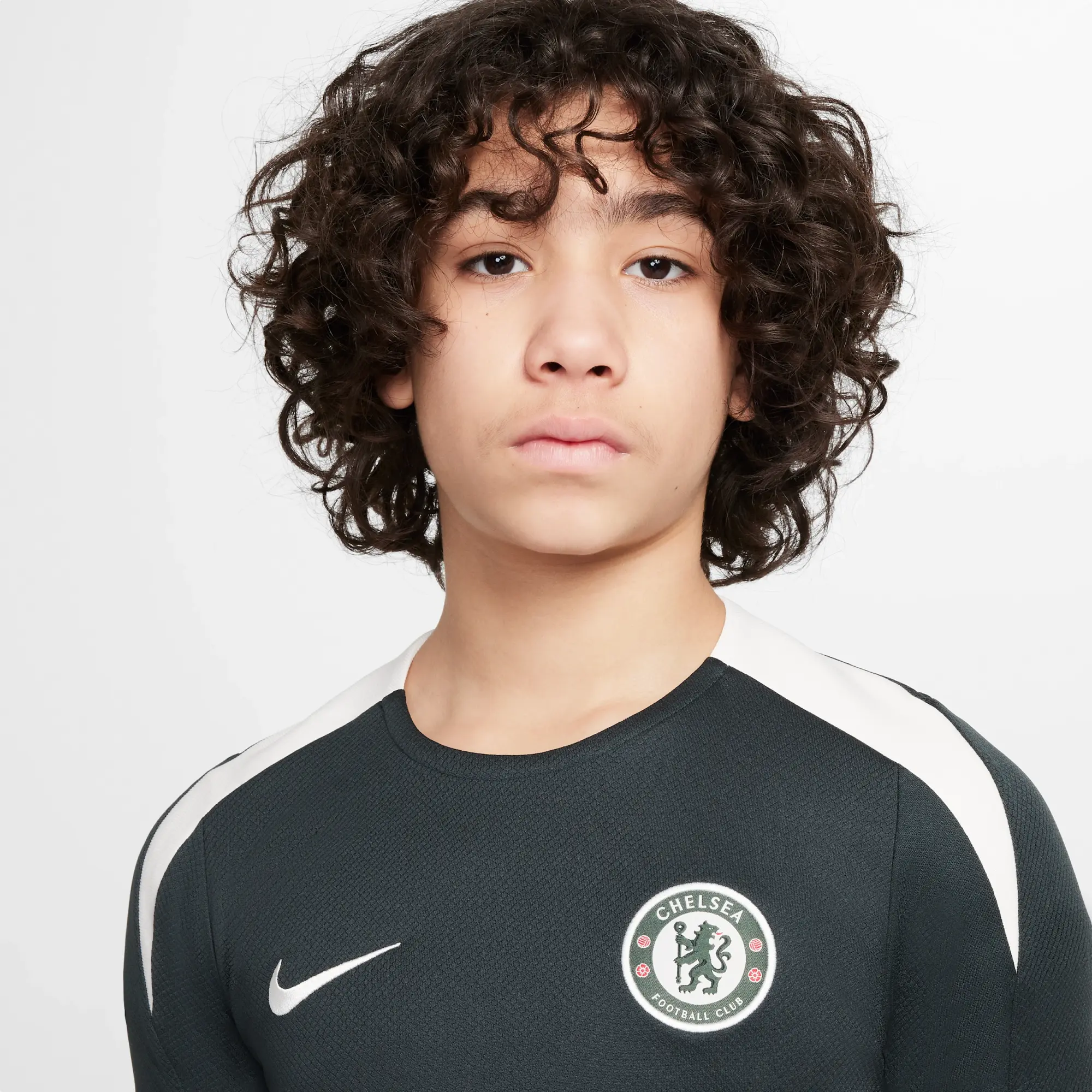 Chelsea F.C. Strike Older Kids' Nike Dri-FIT Football Short-Sleeve Top - Green - Sustainable Materials