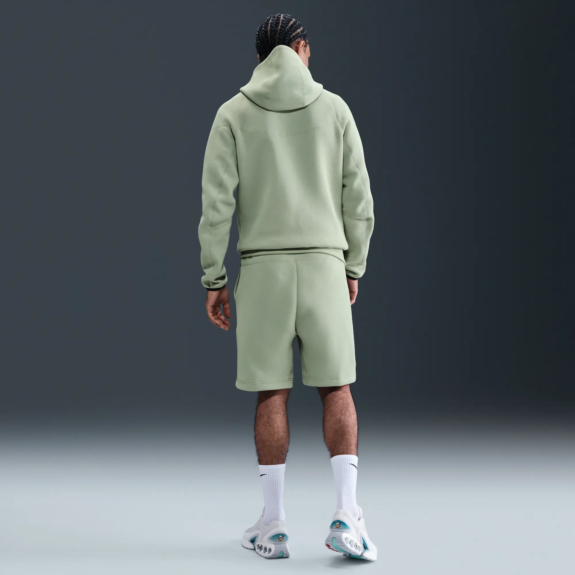 Chelsea F.C. Tech Men's Nike Football Fleece Shorts - Green - Cotton/Polyester