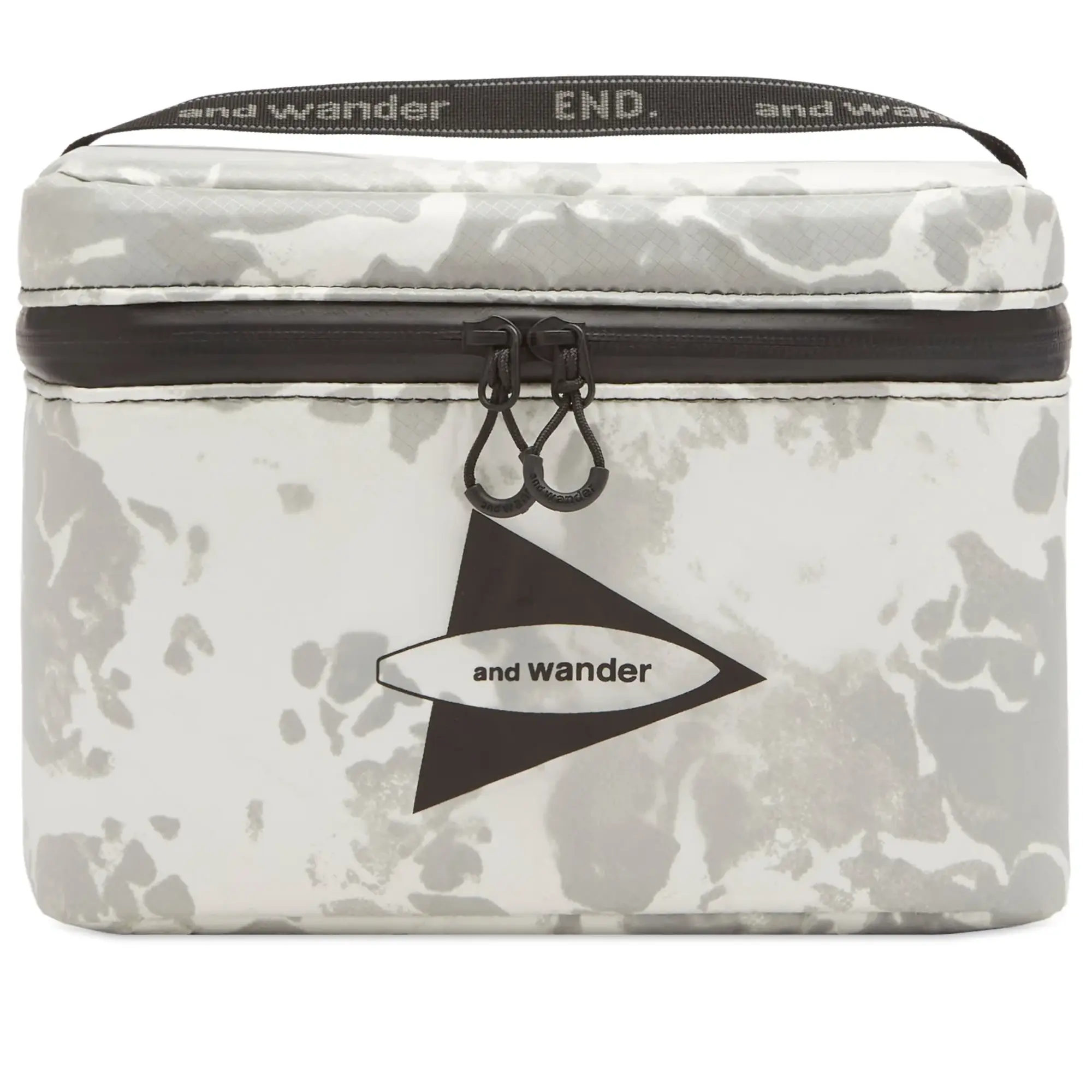 END. x and wander Cooler Box L.Grey