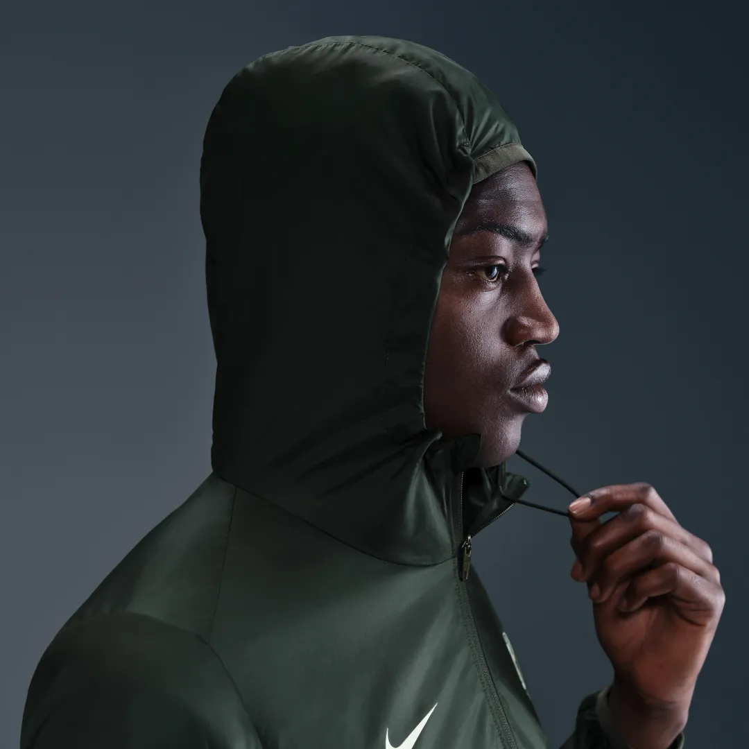 Chelsea F.C. Academy Pro Men's Nike Football Hooded Rain Jacket