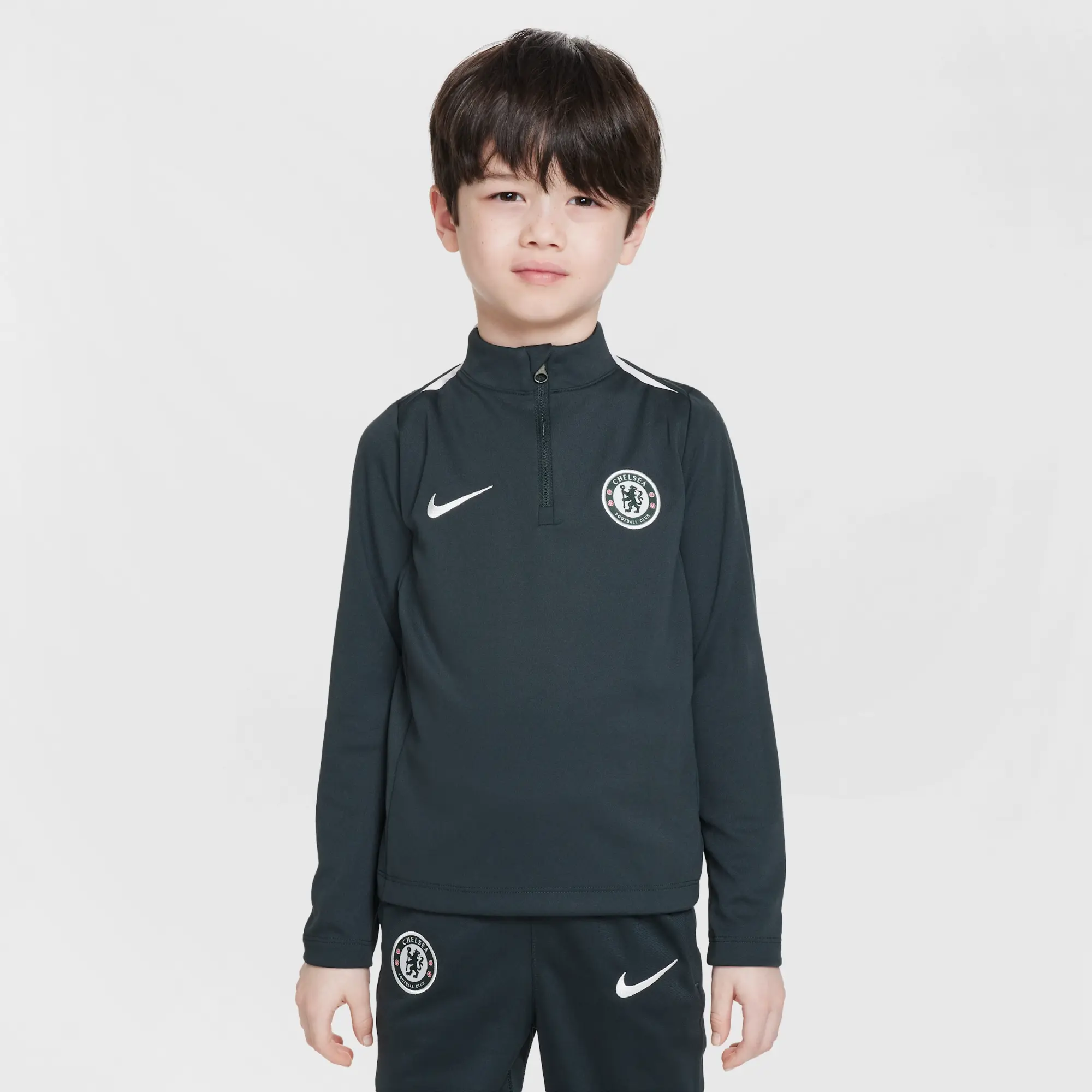 Chelsea F.C. Academy Pro Younger Kids' Nike Dri-FIT Football Drill Top - Green - Sustainable Materials