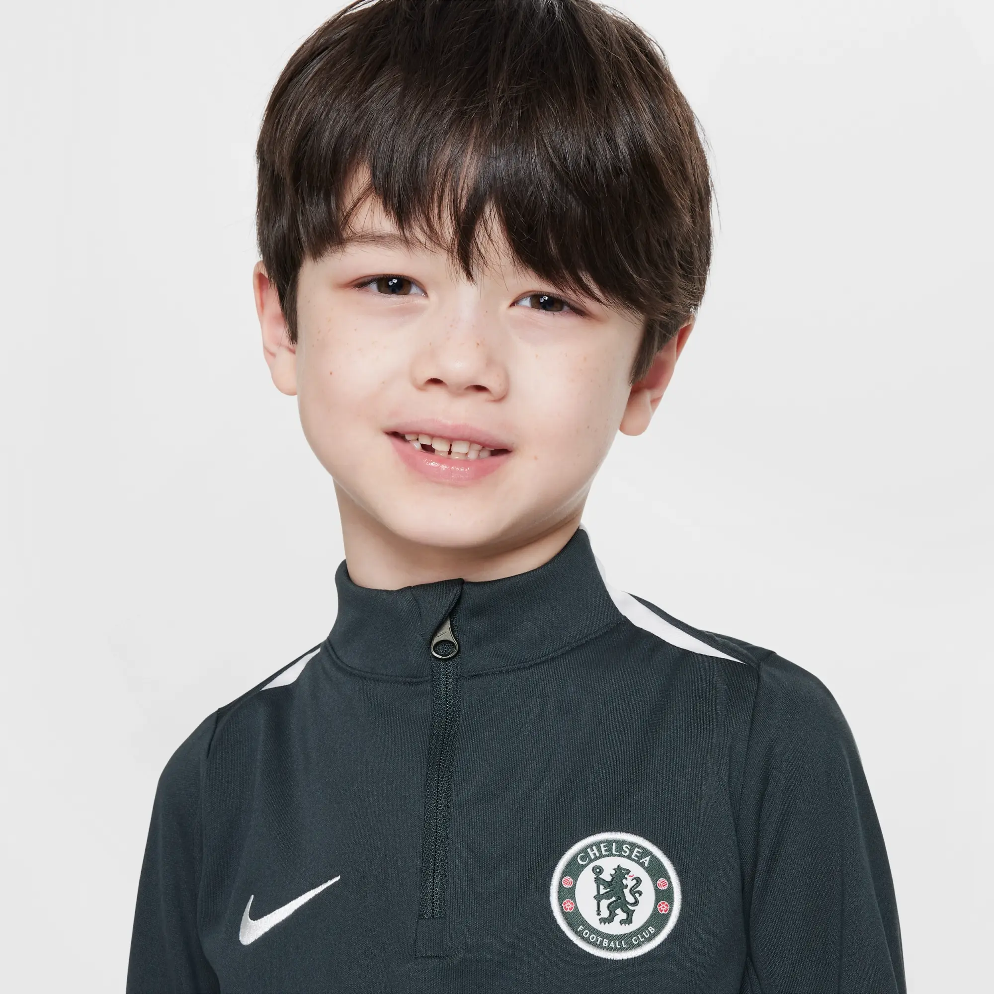Chelsea F.C. Academy Pro Younger Kids' Nike Dri-FIT Football Drill Top - Green - Sustainable Materials