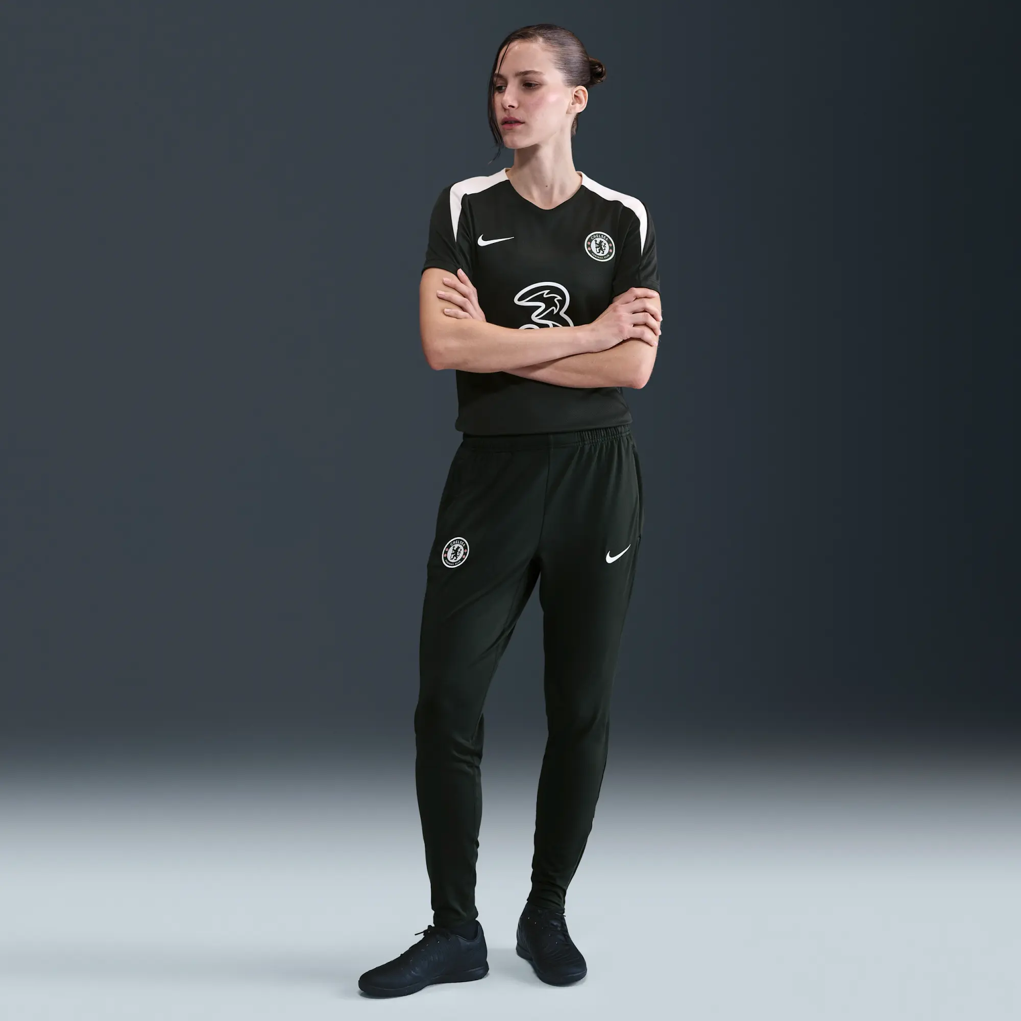 Chelsea F.C. Strike Women's Nike Dri-FIT Football Knit Pants - Green - Sustainable Materials