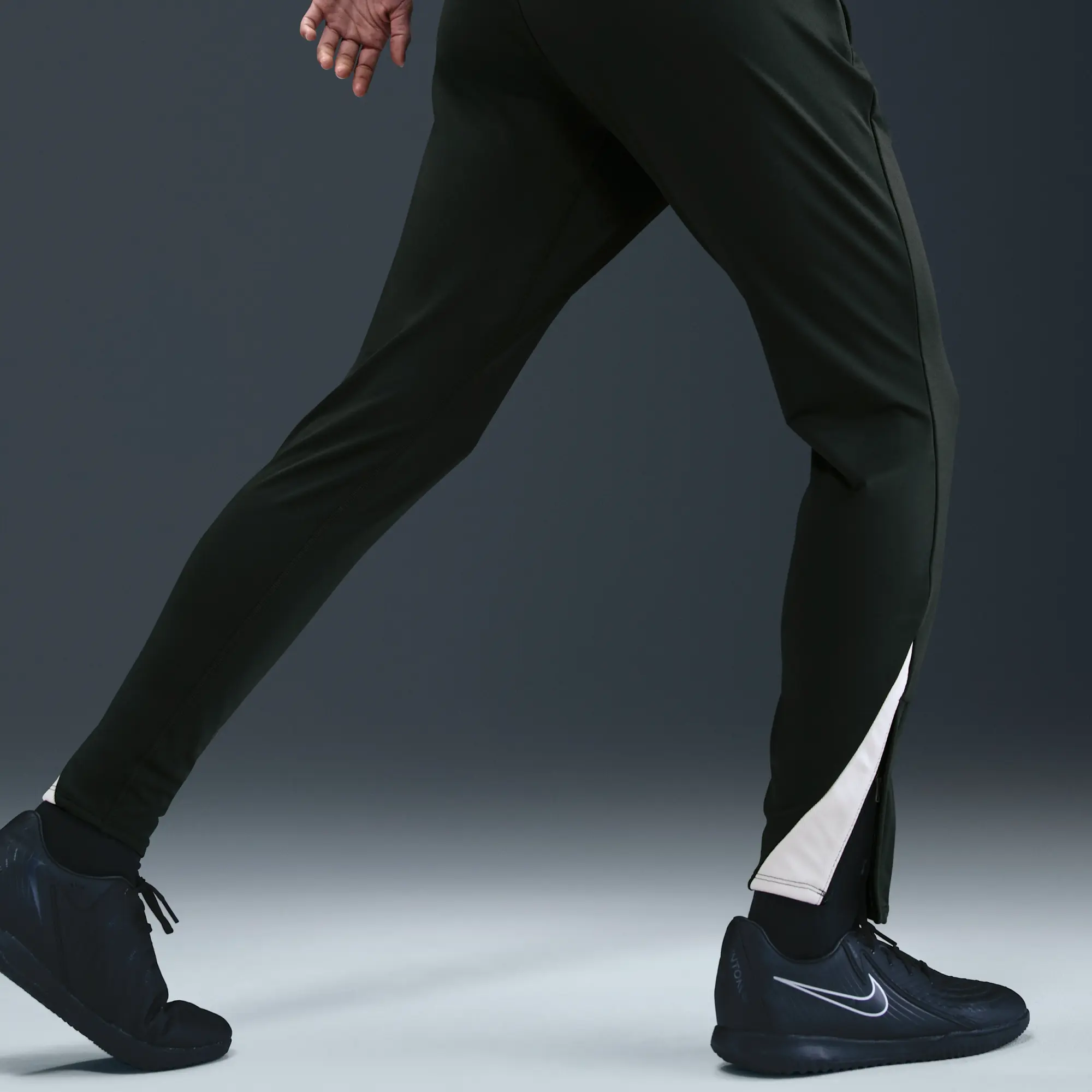 Chelsea F.C. Strike Women's Nike Dri-FIT Football Knit Pants - Green - Sustainable Materials