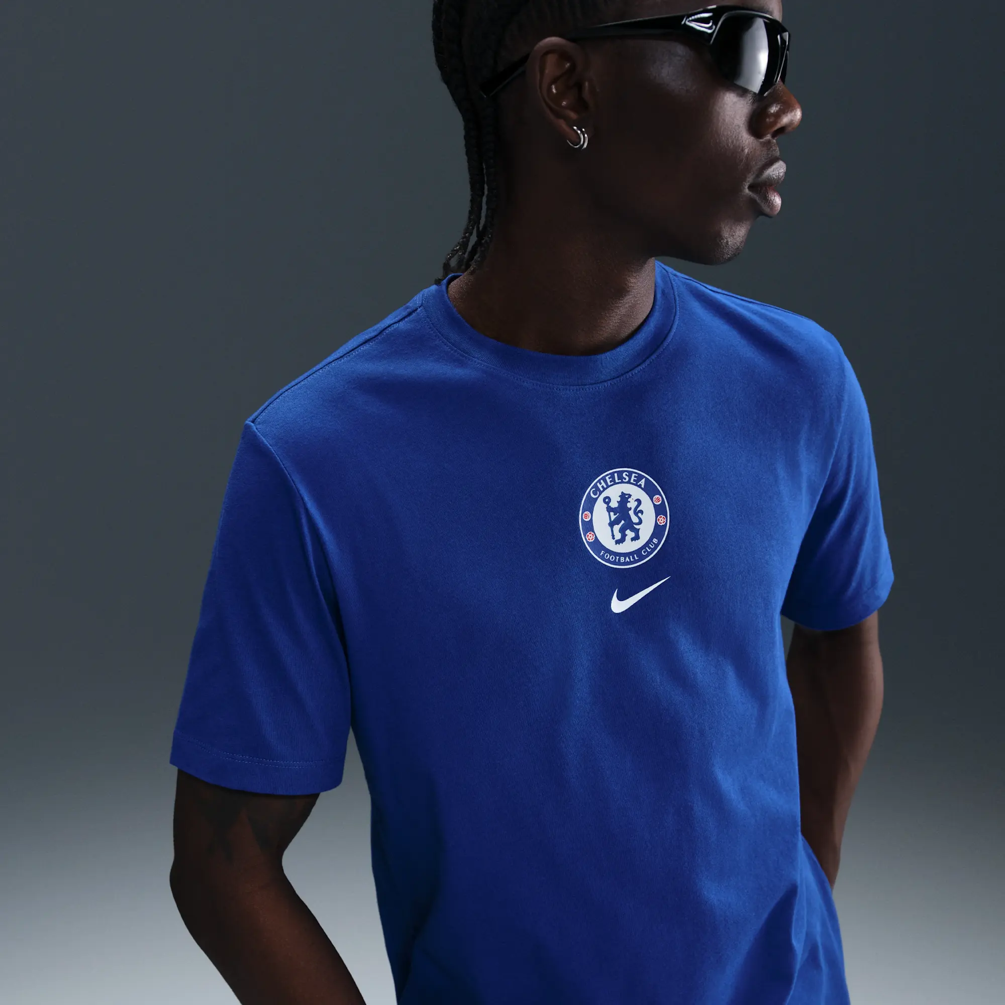 Chelsea F.C. Men's Nike Football T-Shirt - Blue - Cotton