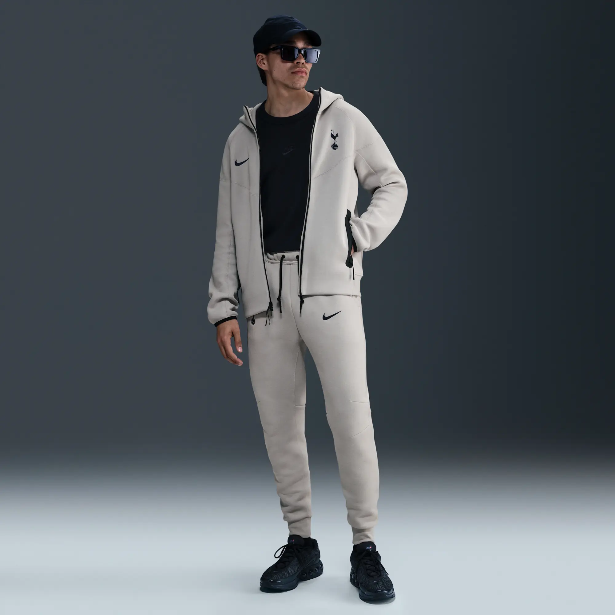 Tottenham Hotspur Tech Windrunner Men's Nike Football Fleece Full-Zip Hoodie - Grey - Cotton/Polyester