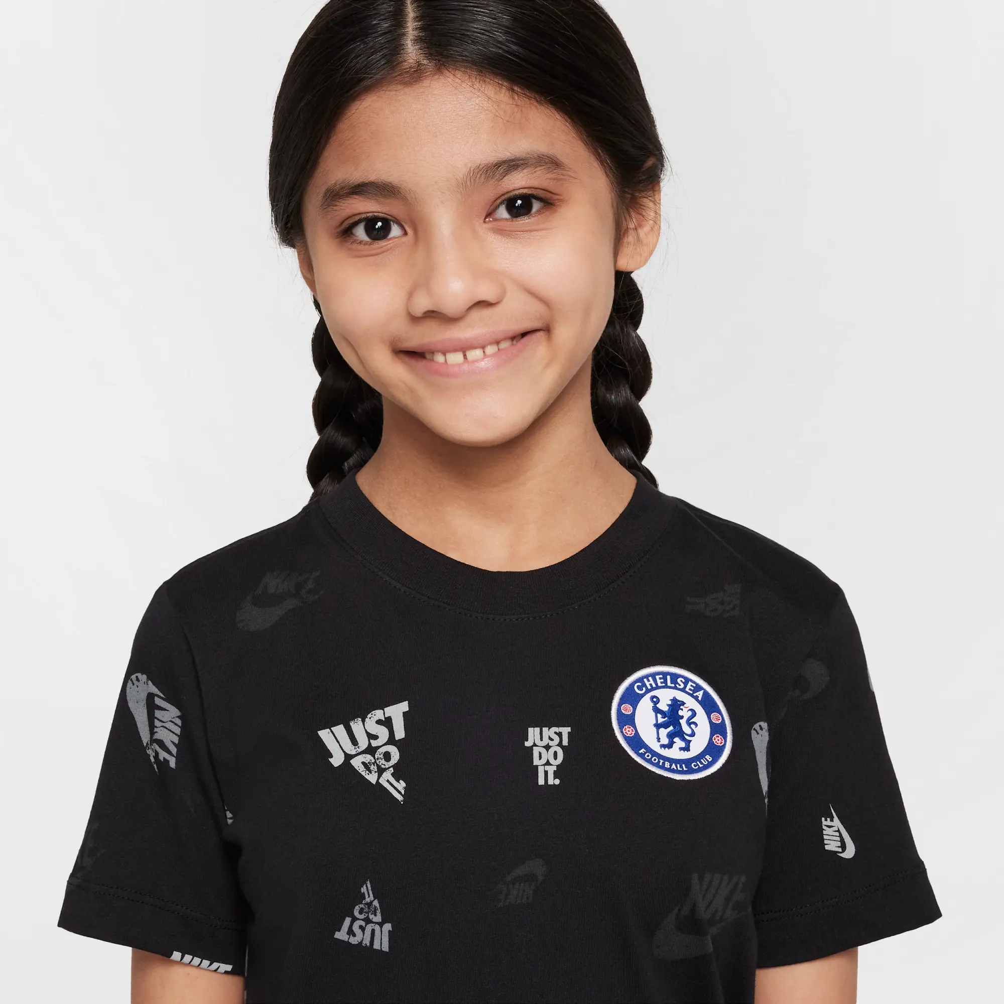 Chelsea F.C. Older Kids' Nike Football Printed T-Shirt - Black - Cotton