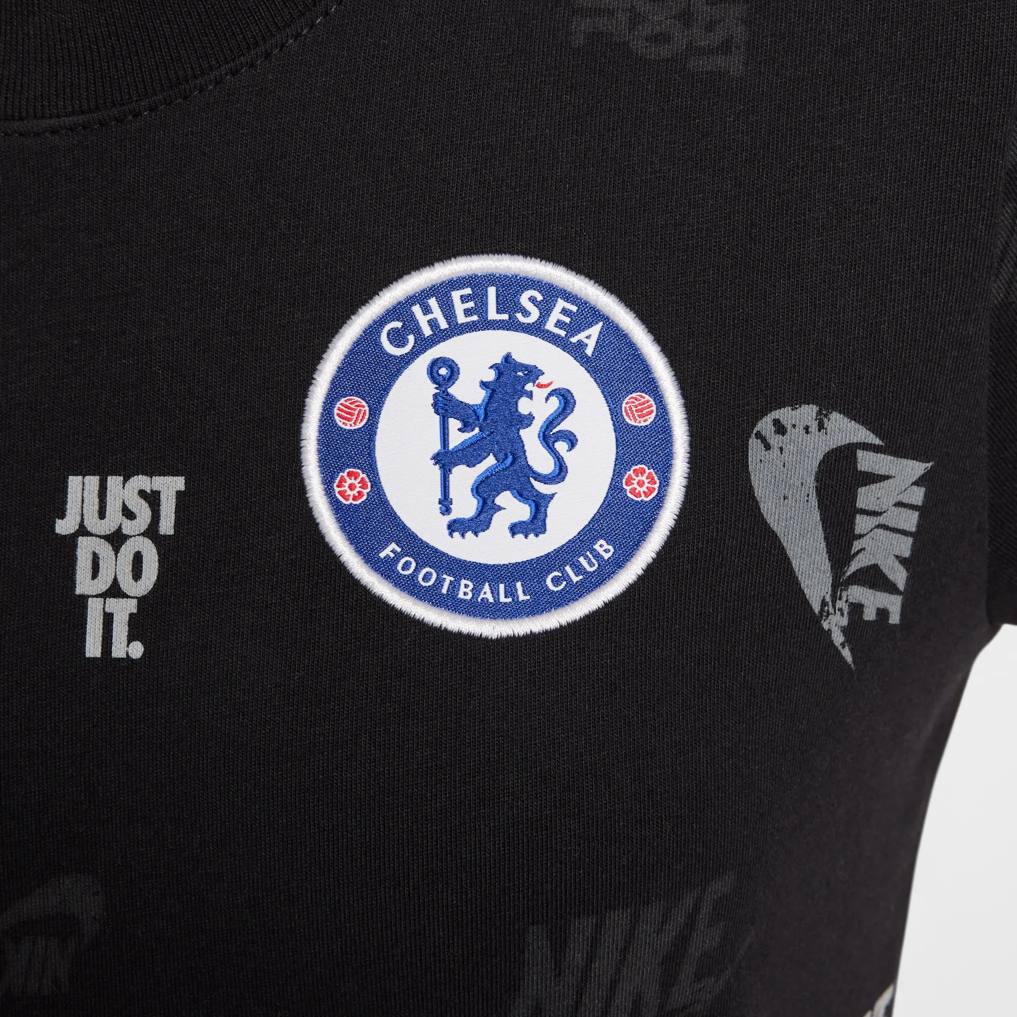 Chelsea F.C. Older Kids' Nike Football Printed T-Shirt - Black - Cotton