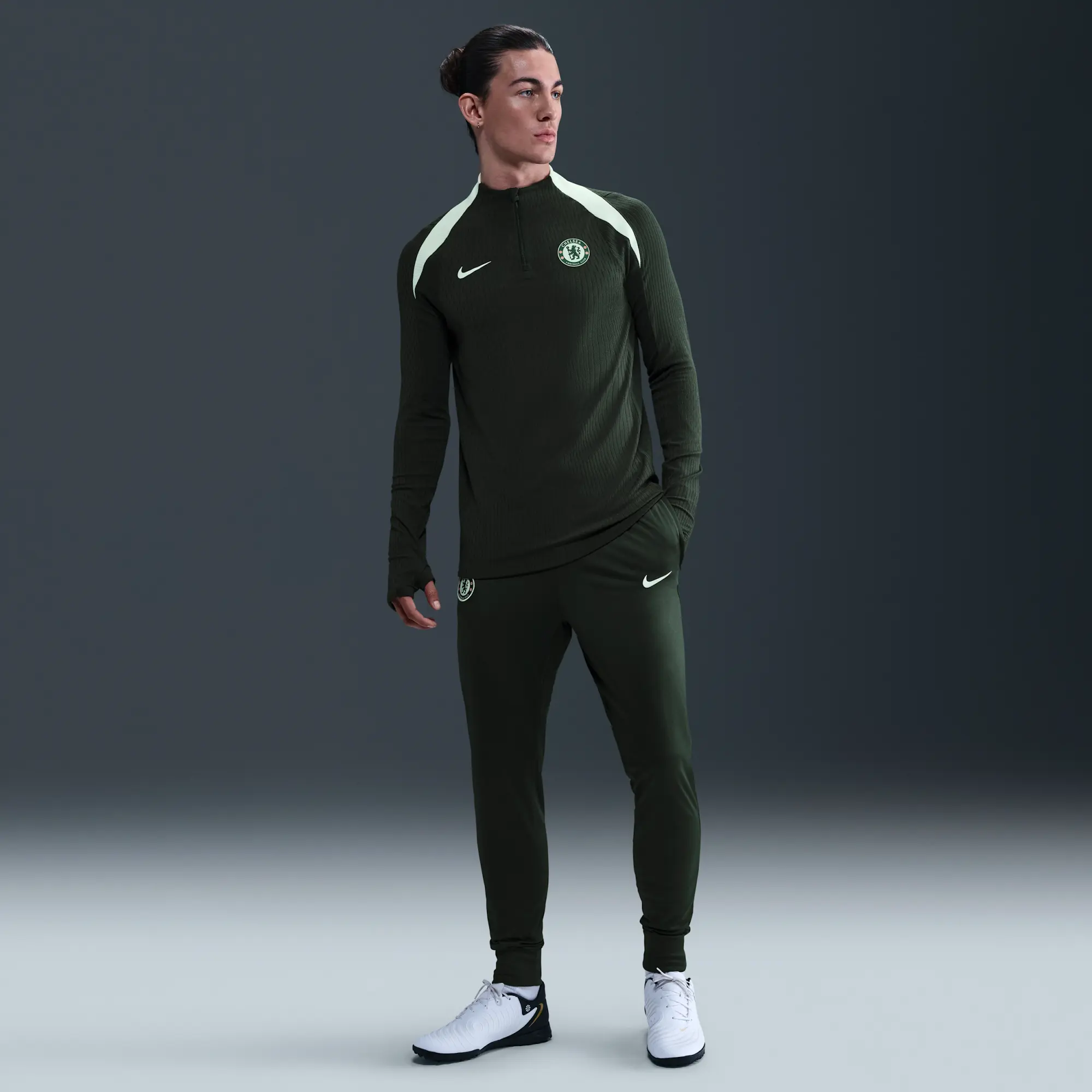 Chelsea F.C. Strike Men's Nike Dri-FIT Football Knit Tracksuit Bottoms - Green - Polyester