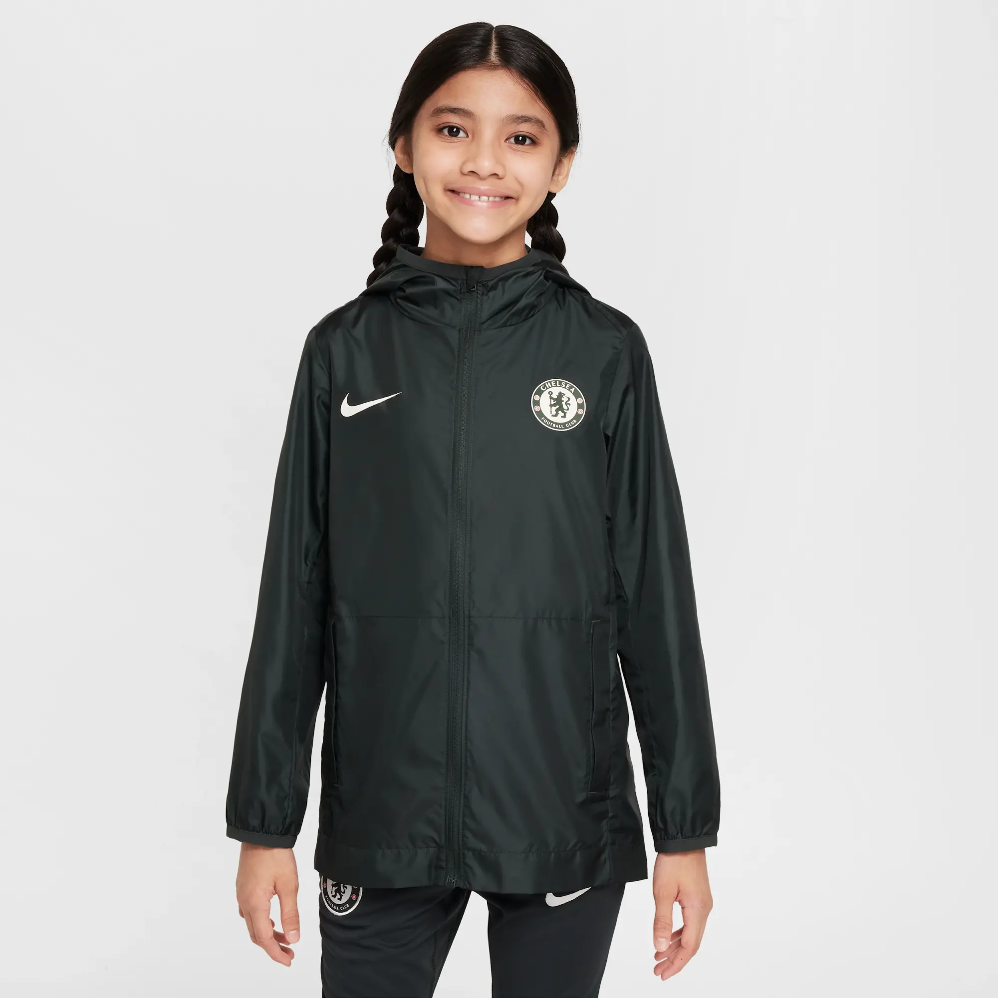Chelsea F.C. Academy Pro Older Kids' Nike Football Hooded Rain Jacket - Green - Polyester