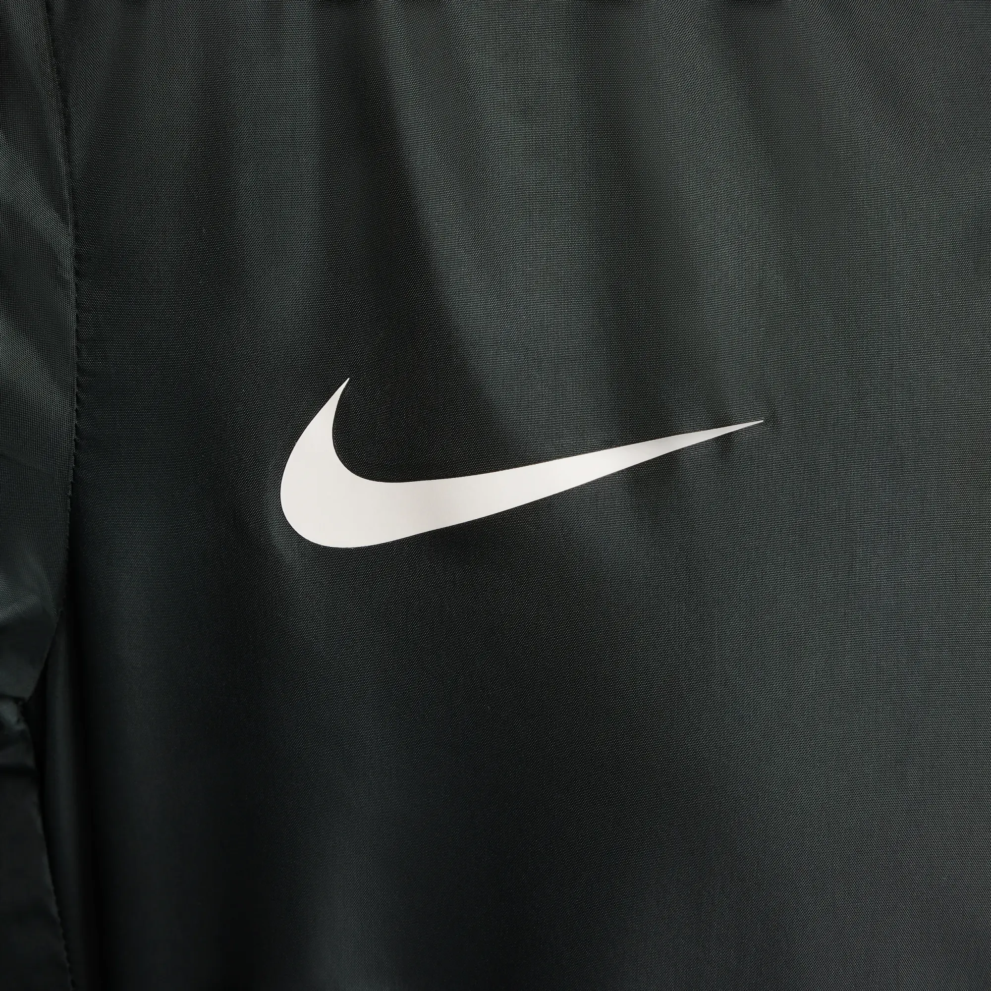 Chelsea F.C. Academy Pro Older Kids' Nike Football Hooded Rain Jacket - Green - Polyester