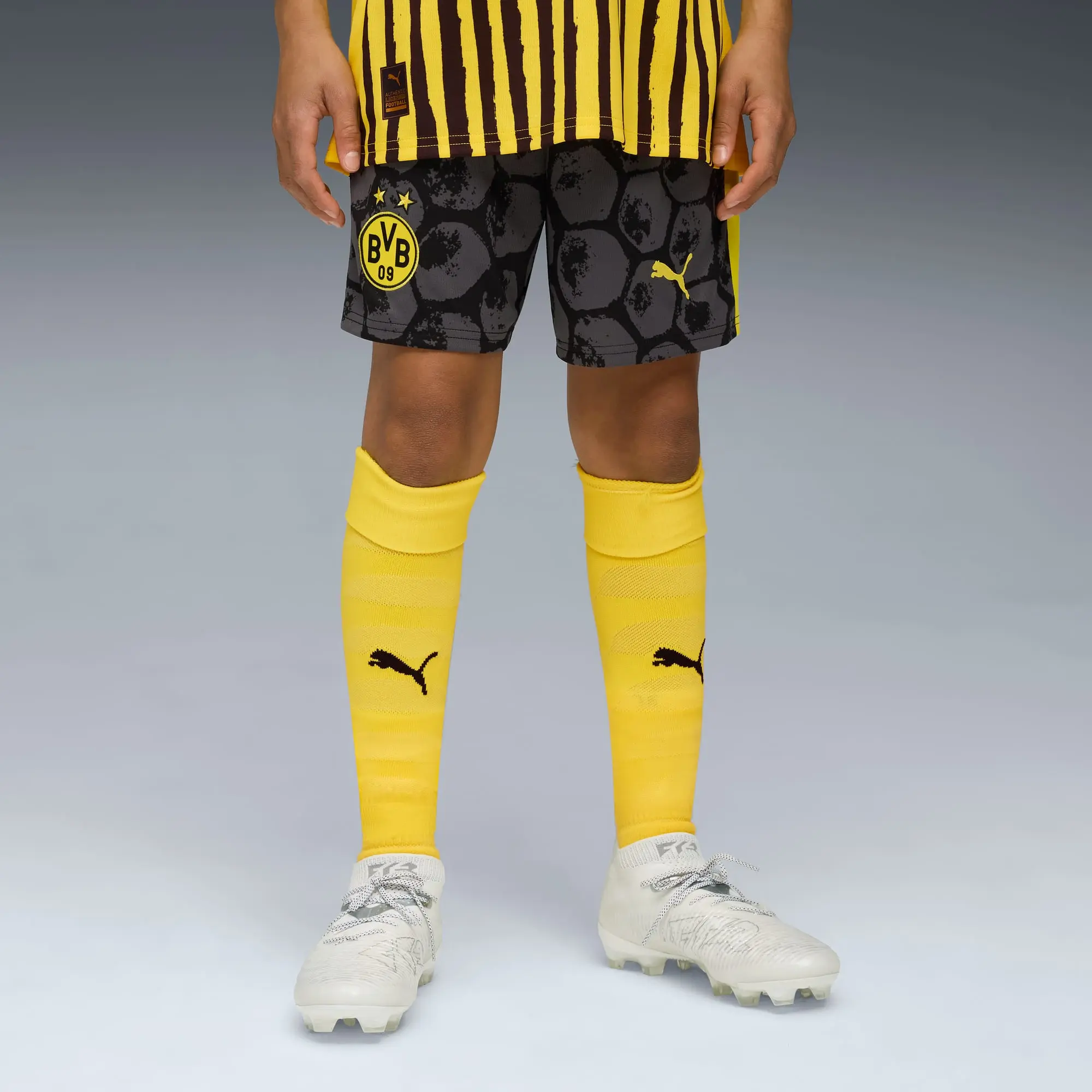PUMA Kid Super x Borussia Dortmund Shorts Youth, Black/Faster Yellow, size 11-12 Youth