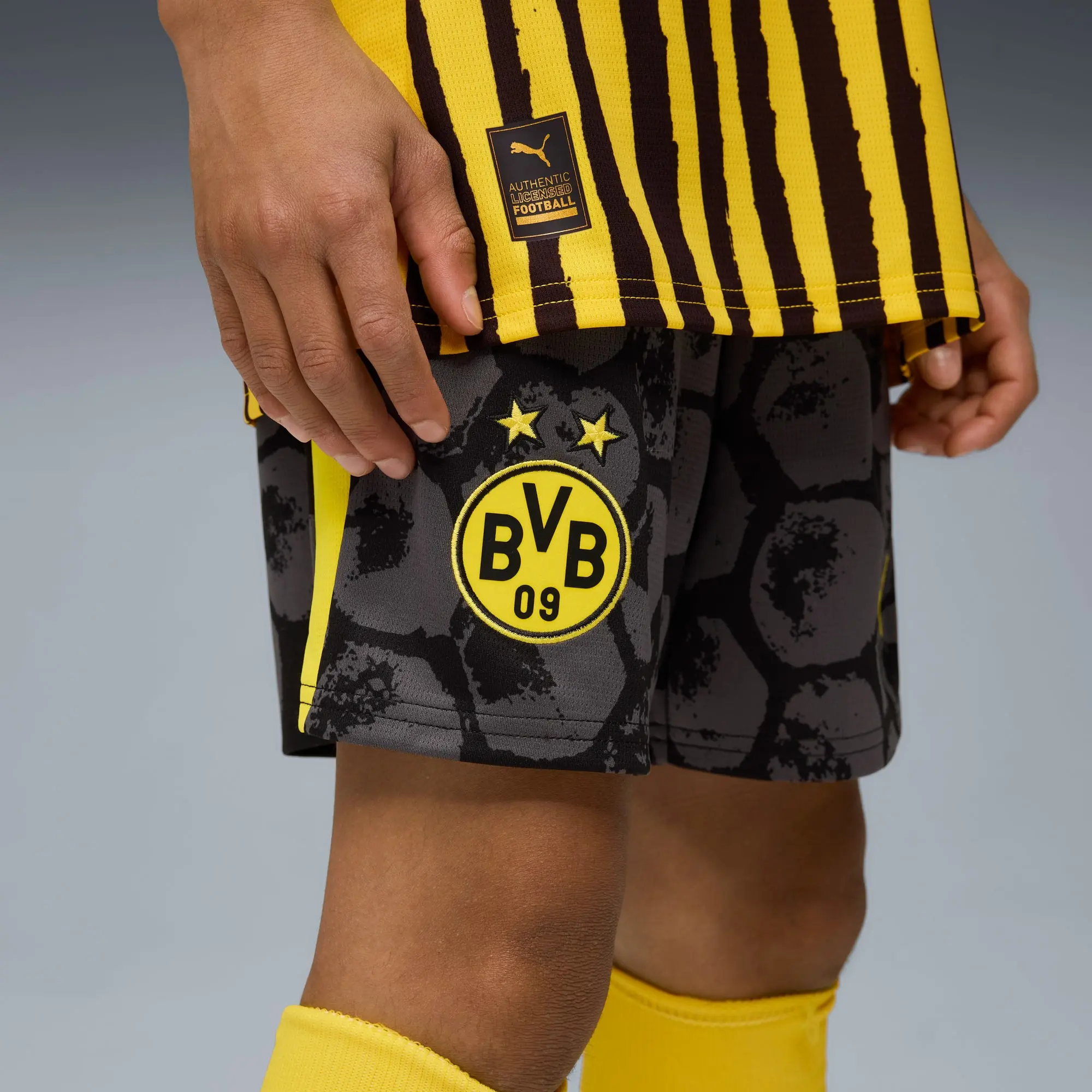 PUMA Kid Super x Borussia Dortmund Shorts Youth, Black/Faster Yellow, size 11-12 Youth