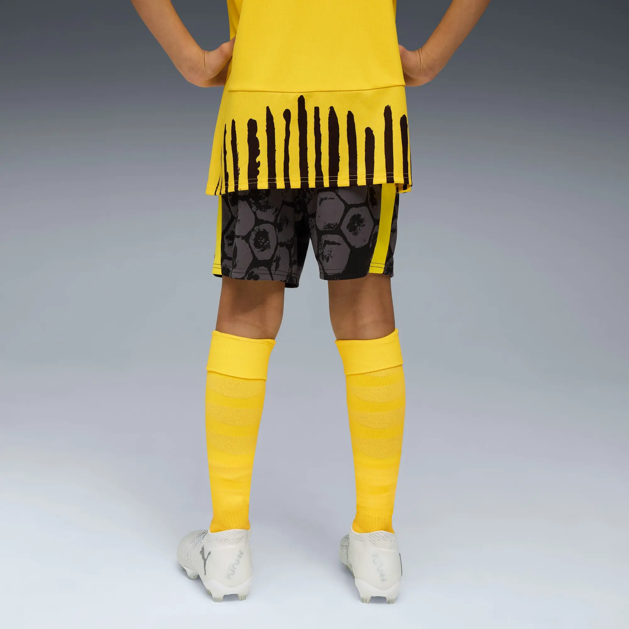 PUMA Kid Super x Borussia Dortmund Shorts Youth, Black/Faster Yellow, size 11-12 Youth