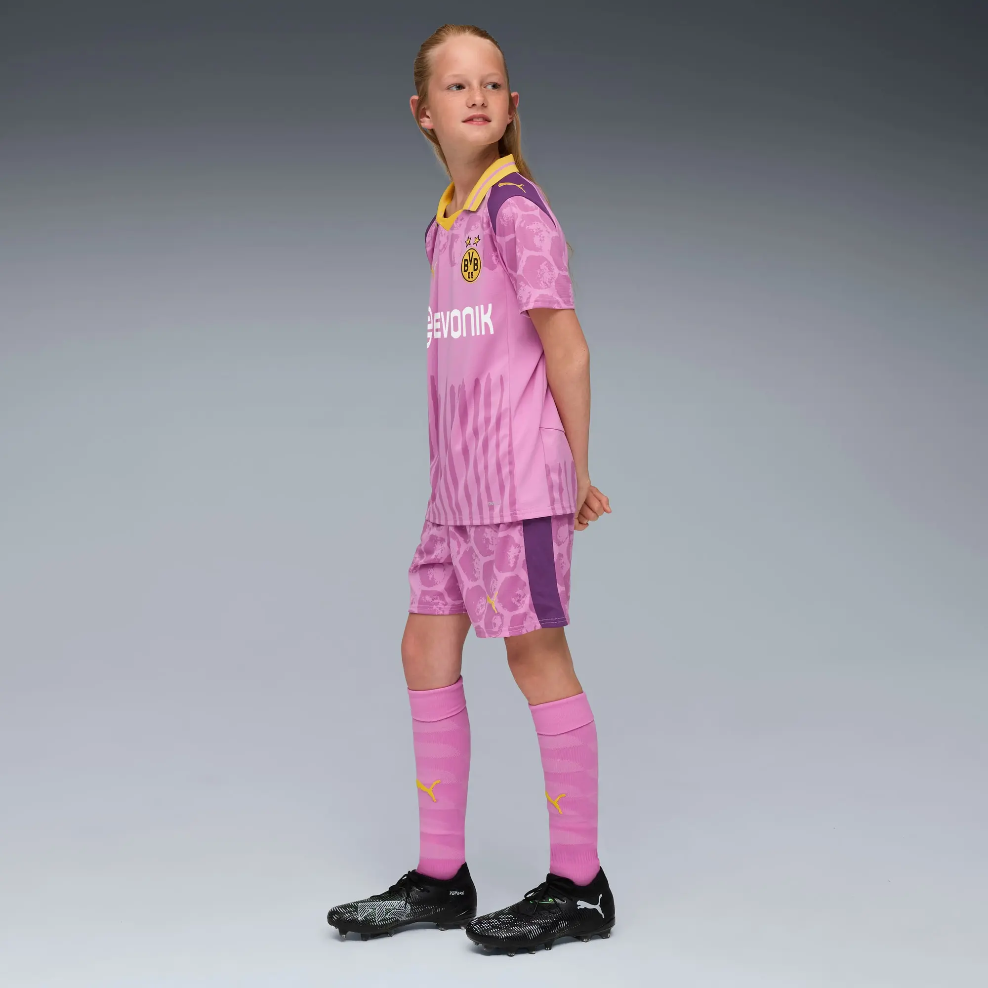 PUMA Kid Super x Borussia Dortmund Shorts Youth, Mauve Pop/Faster Yellow, size 11-12 Youth
