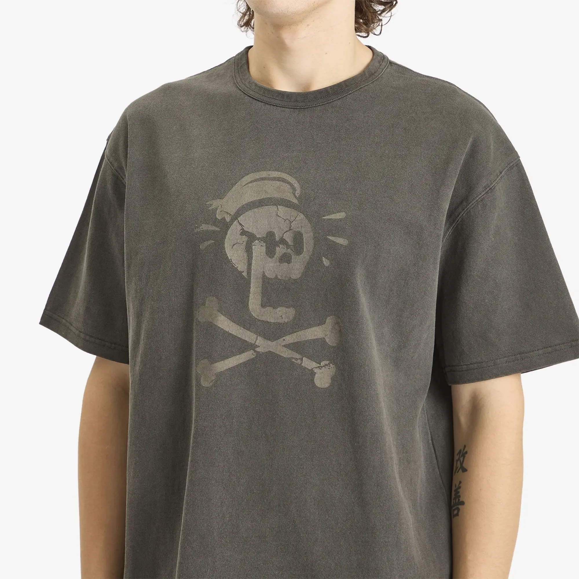 FrizmWORKS Men's Black Flag Pigment Dye T-Shirt Charcoal
