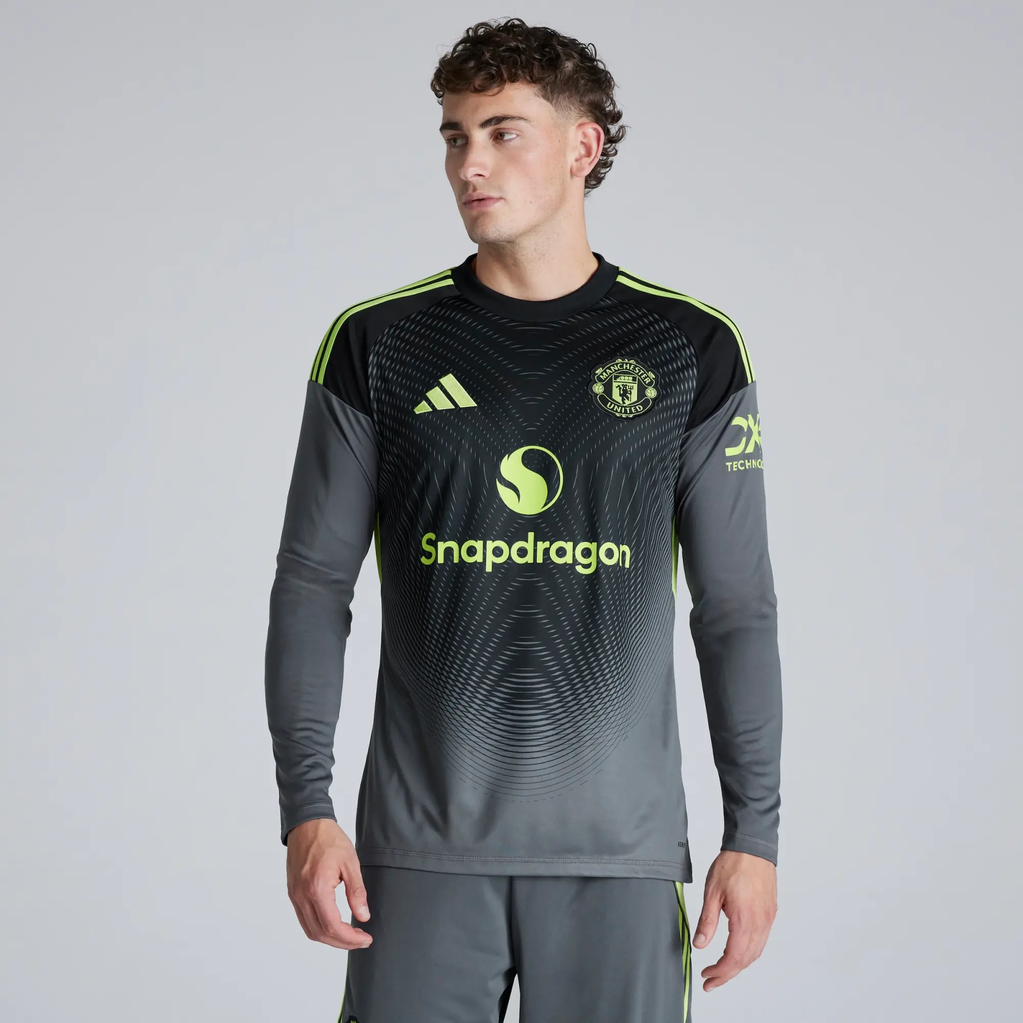 Manchester United 25/26 Goalkeeper Long Sleeve Shirt