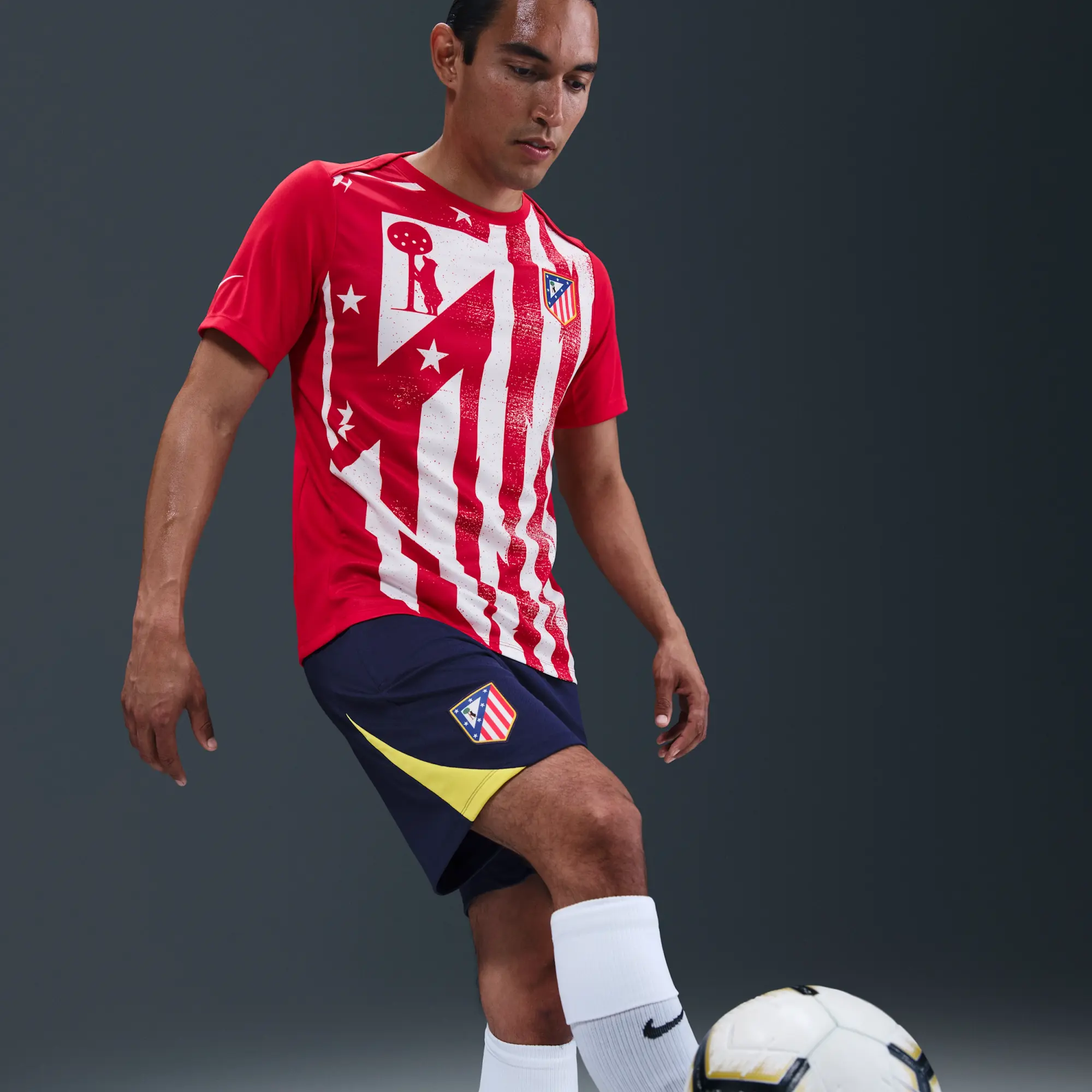 Atlético Madrid Academy Pro Home Men's Nike Dri-FIT Football Pre-Match Short-Sleeve Top - Red - Recycled Polyester