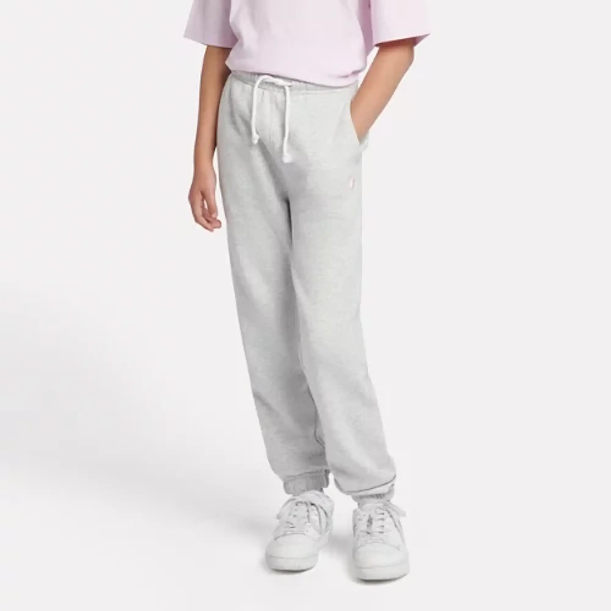 New Balance Girls FT Small Logo Jogger in Grey Cotton