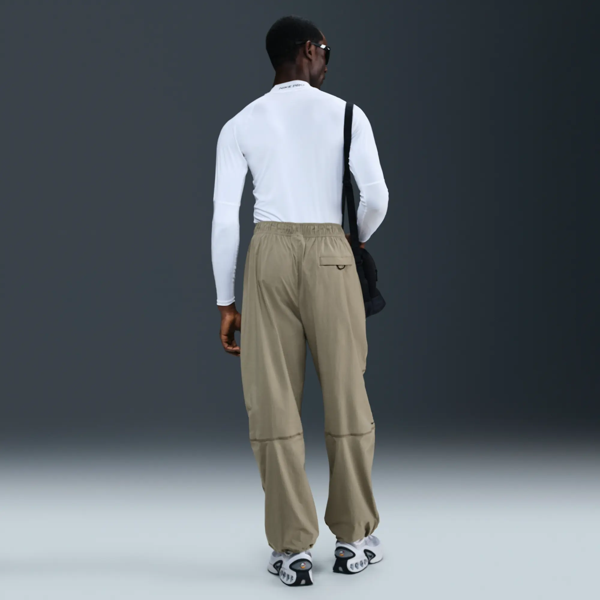 Nike Tech Men's Woven Oversized Trousers - Green - Nylon/Elastane