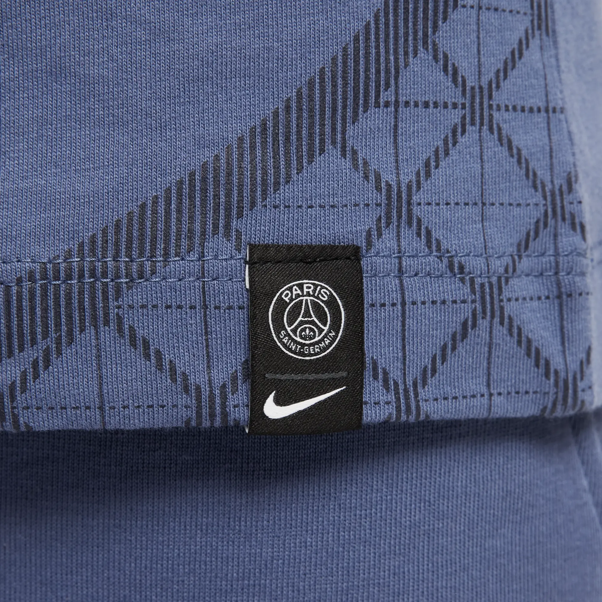 Paris Saint-Germain Older Kids' Nike Football Seasonal Print T-Shirt - Blue - Cotton