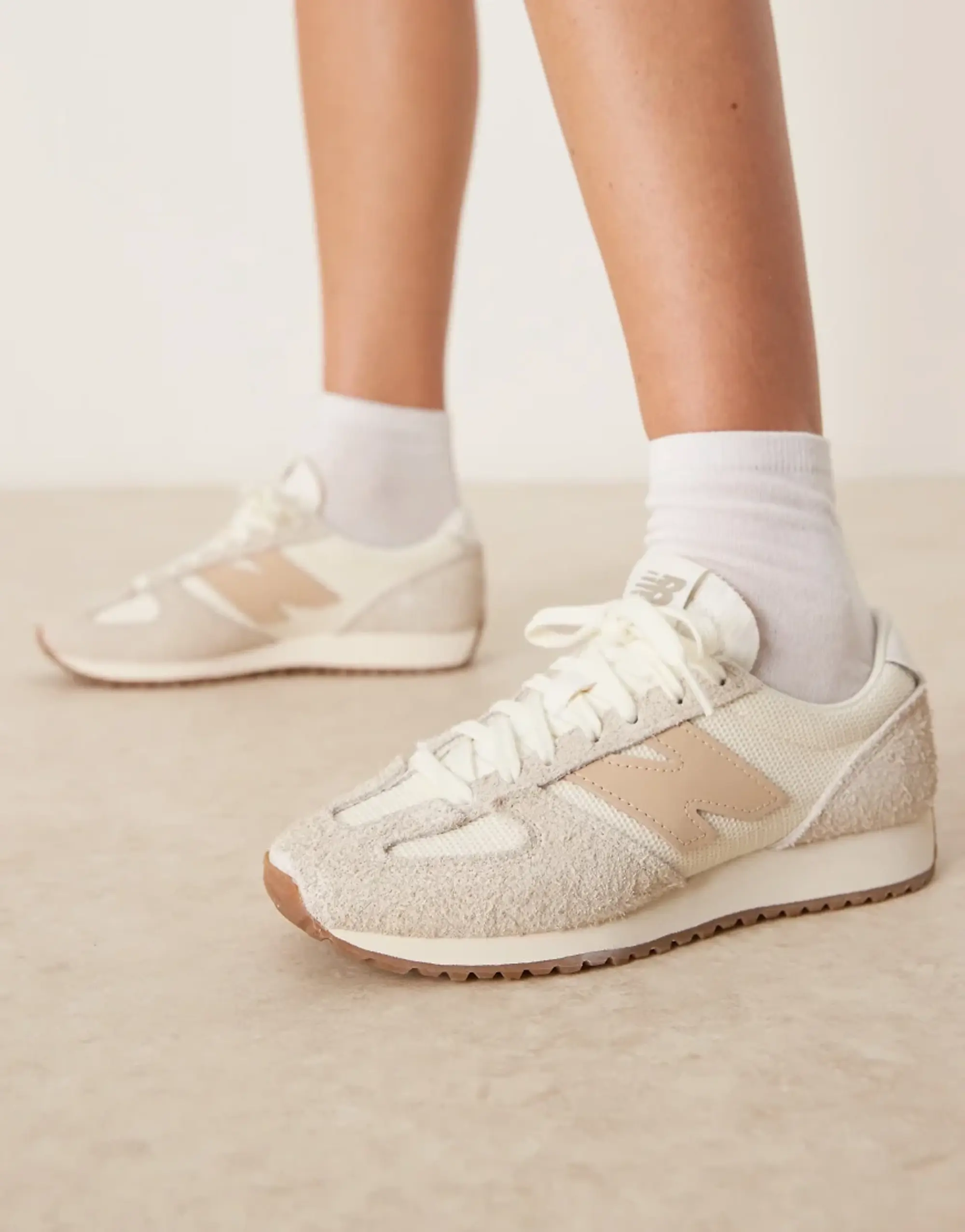 New Balance 471 Trainers In-Off White And Taupe