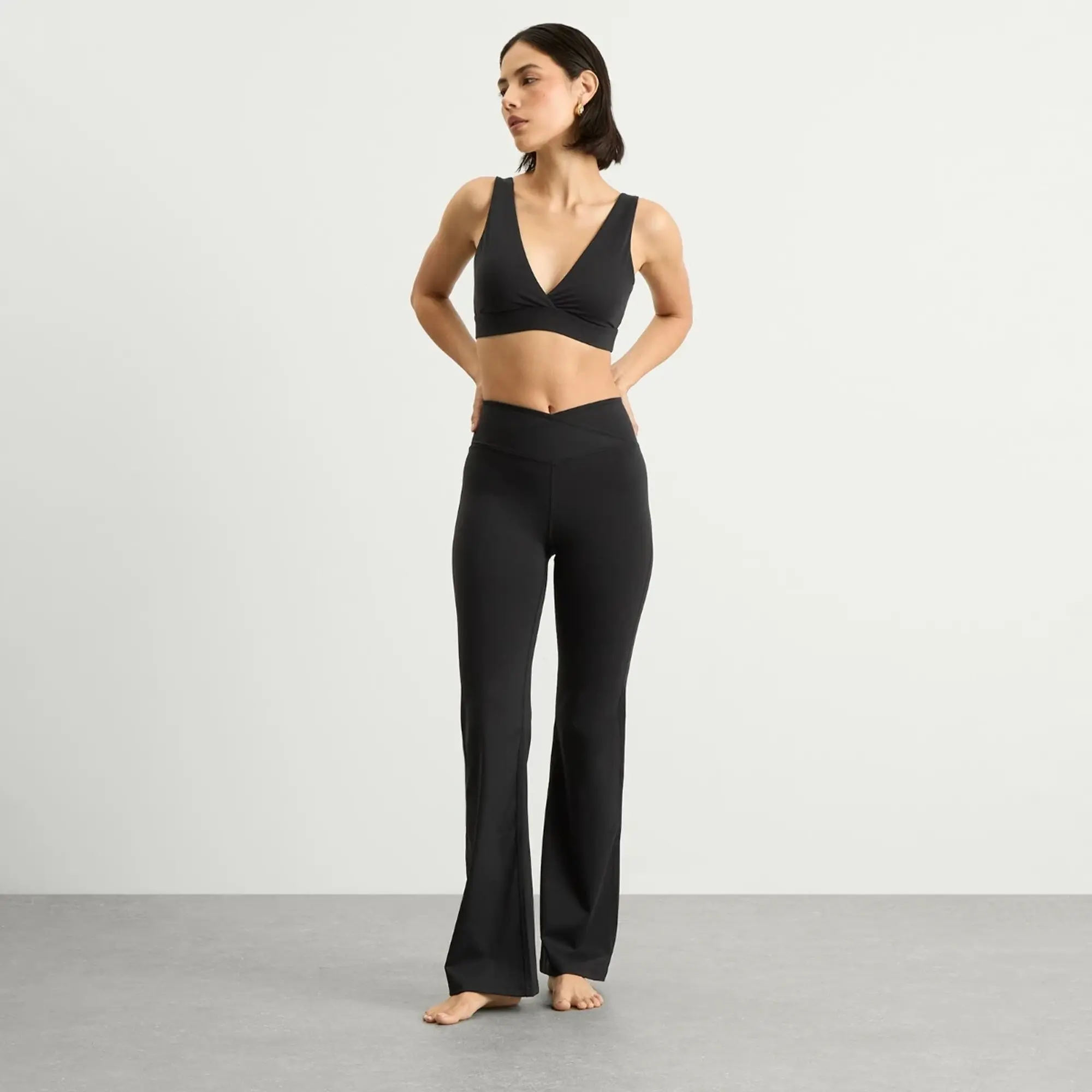 TALA Women's Dayflex V Neck Sports Bra Shadow Black