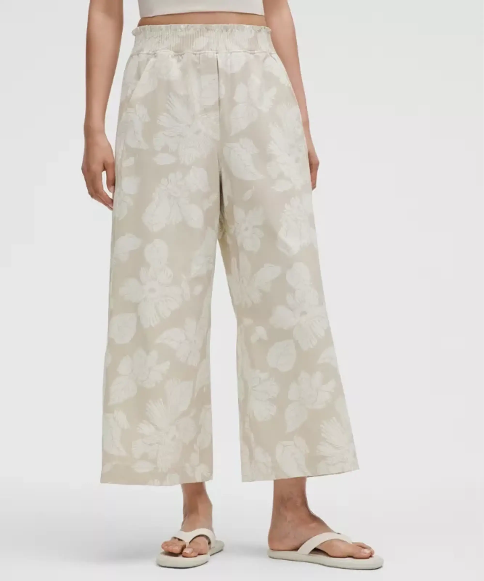 lululemon – Women's Stretch Woven Ruffle-Waist Wide-Leg Cropped Pants – Color Printed – Size L