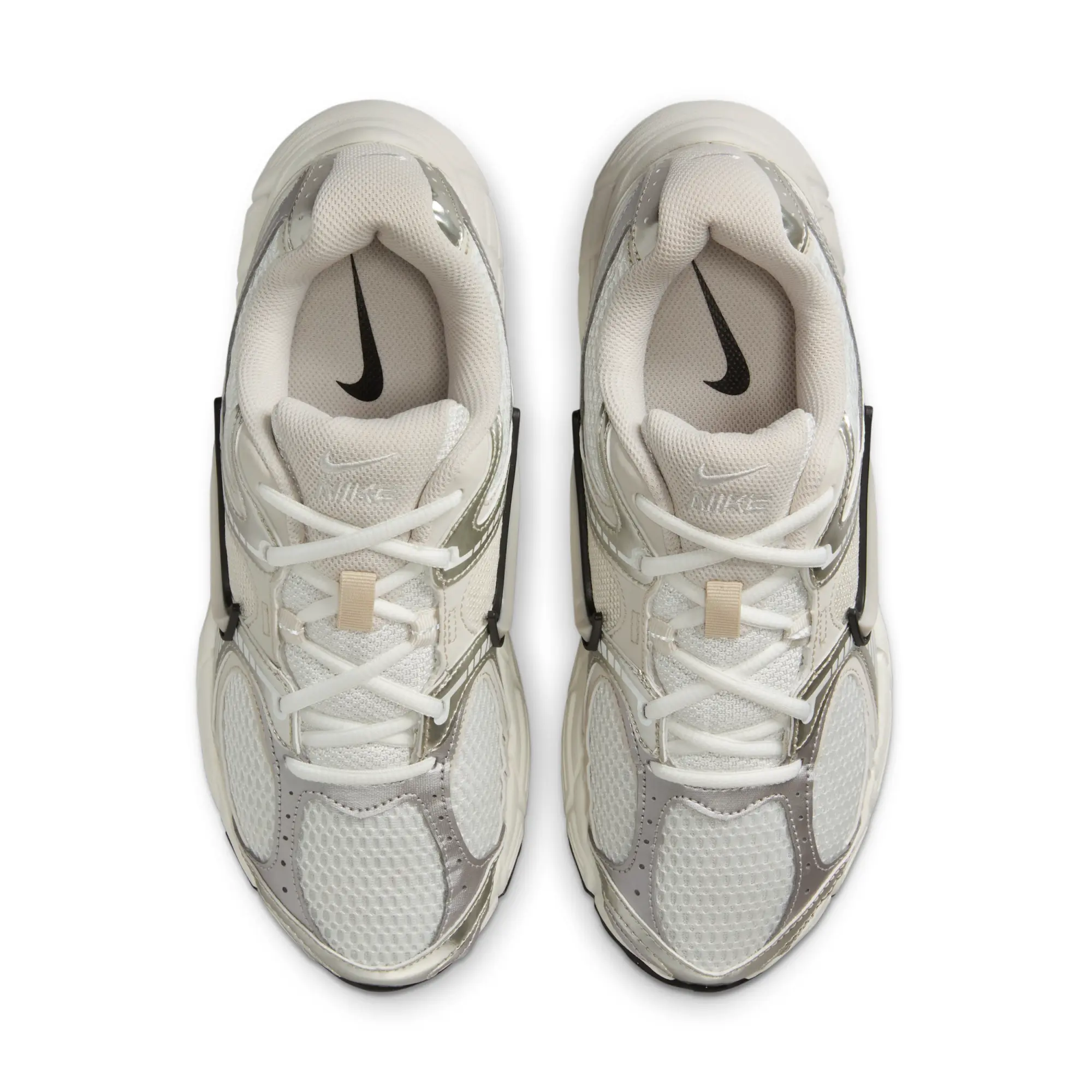 Nike V5 RNR Women's Shoes - White - Recycled Content Minimum