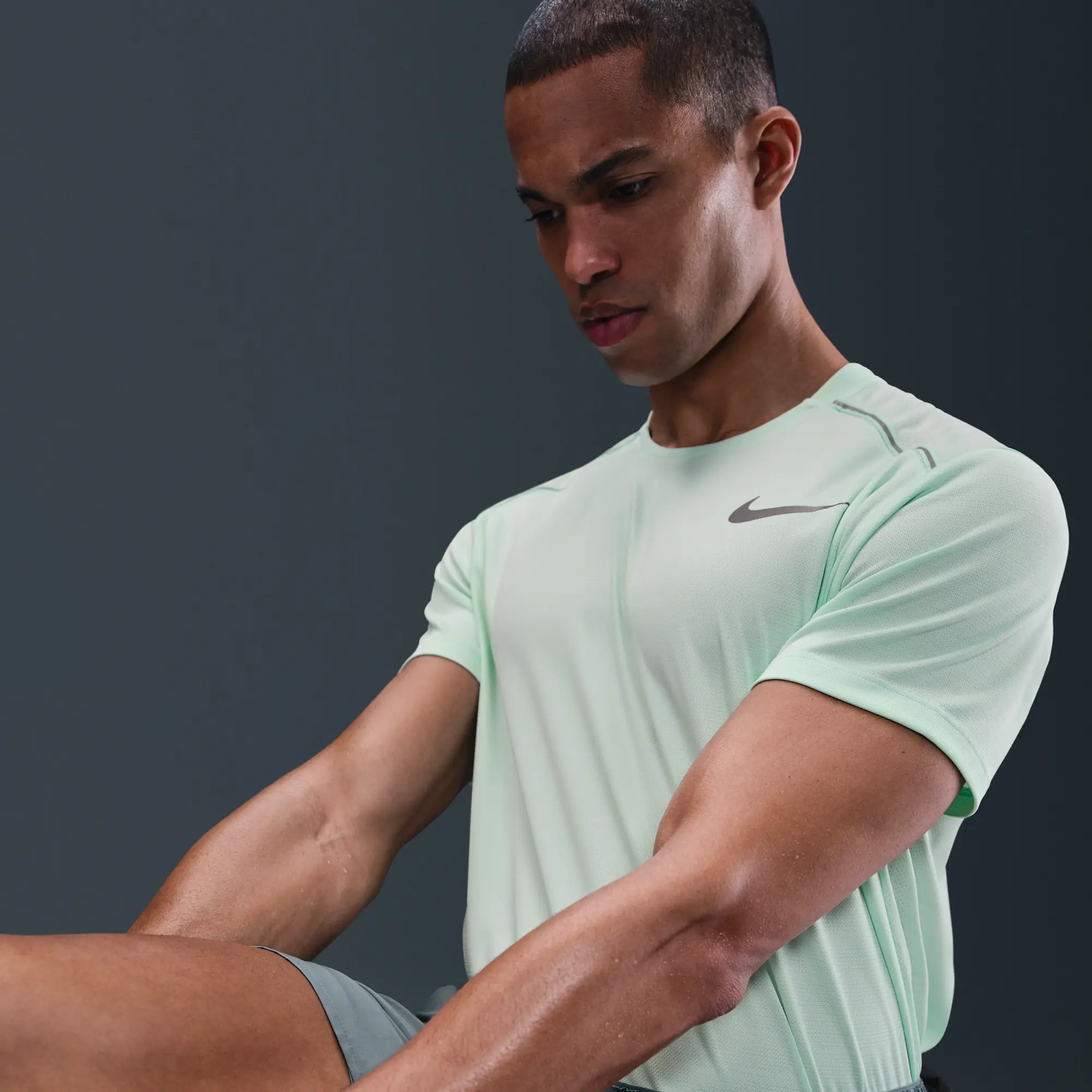 Nike Miler Men's Short-Sleeve Running Top - Green