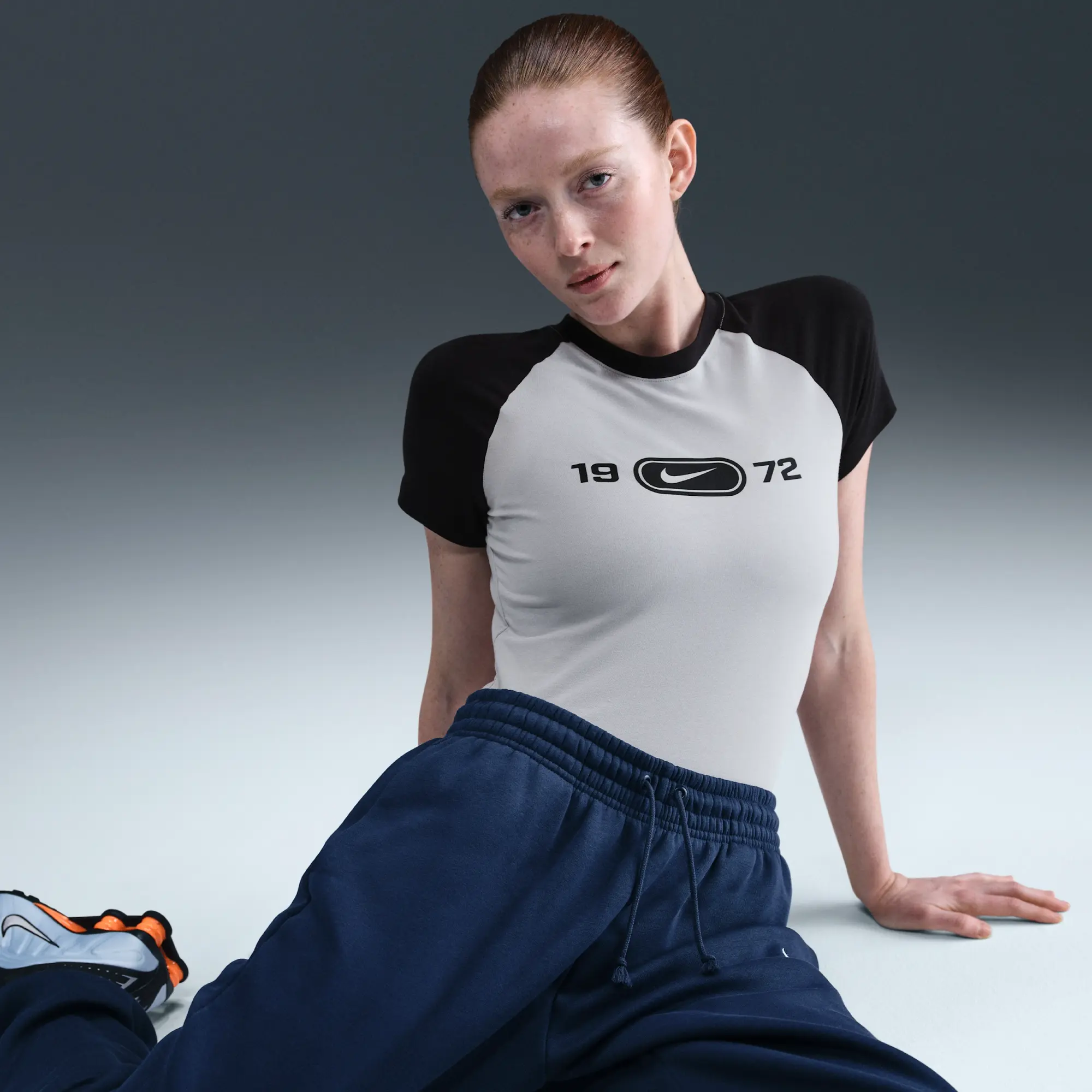 Nike Sportswear Chill Knit Women's Slim Graphic T-Shirt - Grey