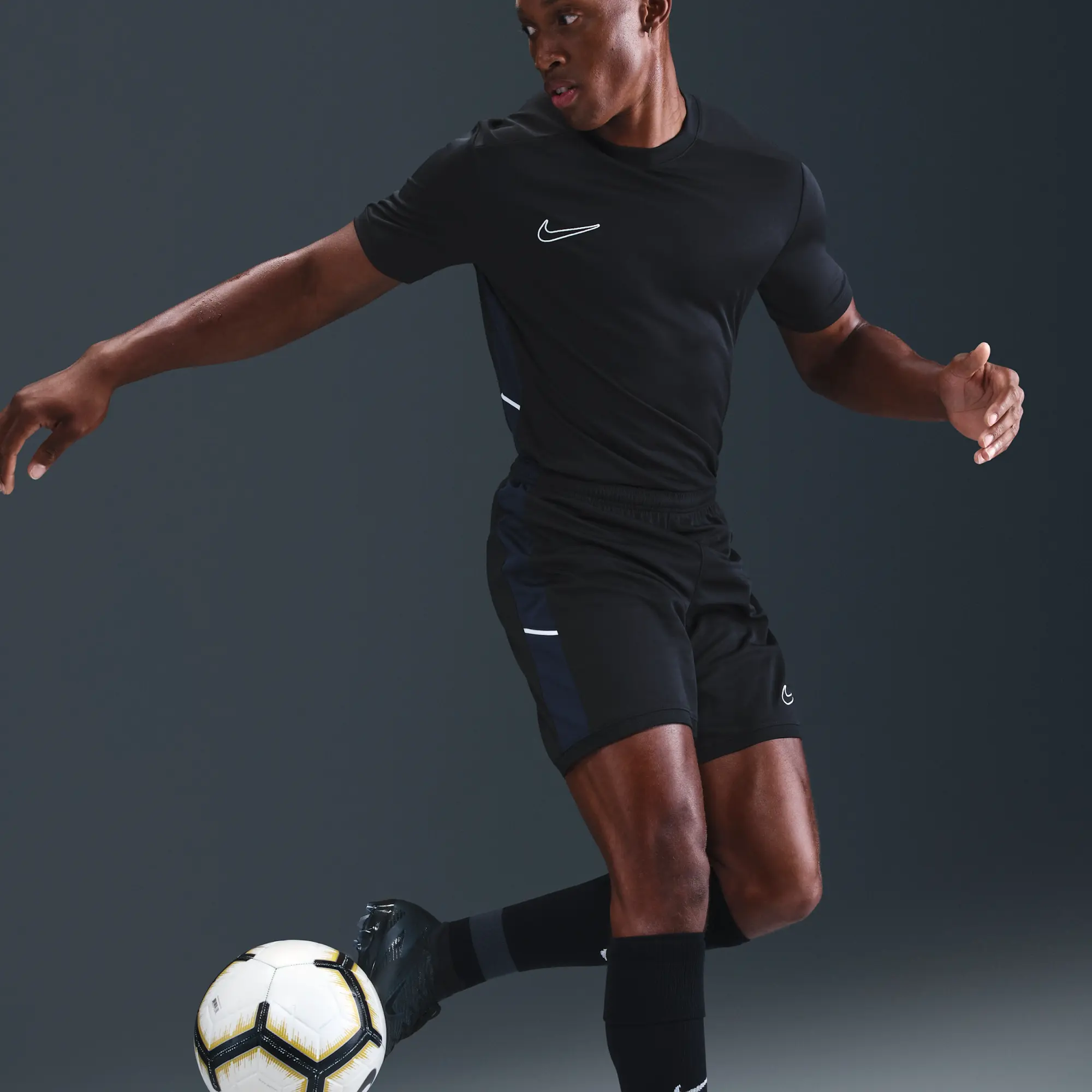 Nike Academy Men's Dri-FIT Short-Sleeve Football Top - Black - Sustainable Materials
