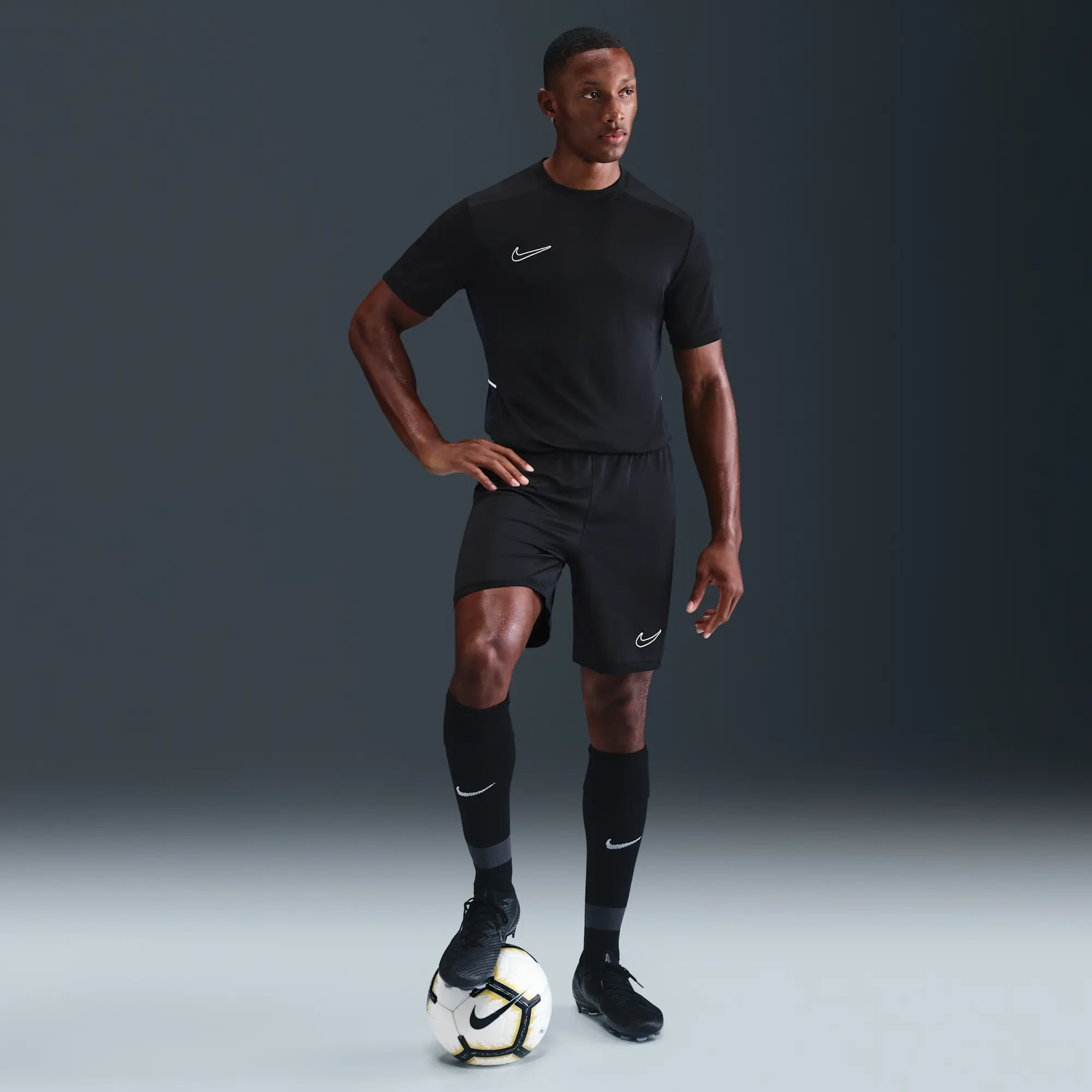 Nike Academy Men's Dri-FIT Short-Sleeve Football Top - Black - Sustainable Materials