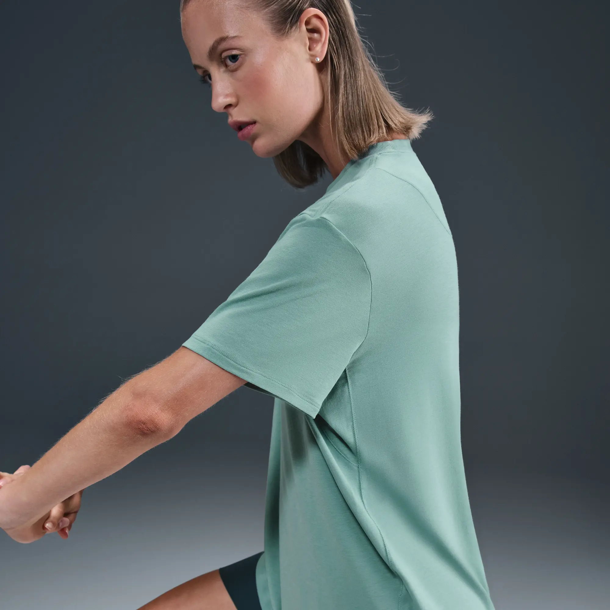Nike One Relaxed Women's Dri-FIT Short-Sleeve Top - Green - Sustainable Blends