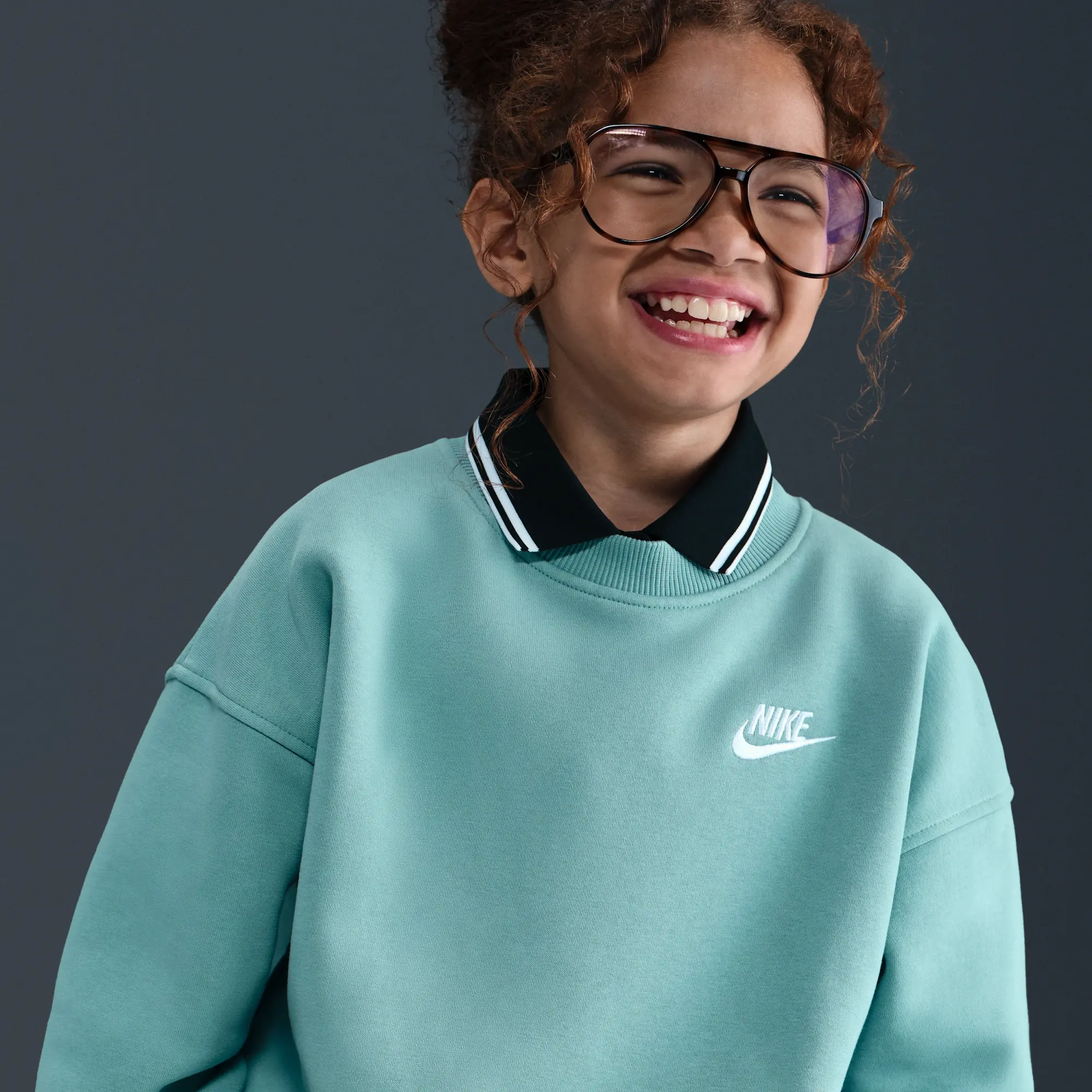 Nike Sportswear Club Fleece Older Kids' Oversized Sweatshirt - Green - Fleece > Club Fleece