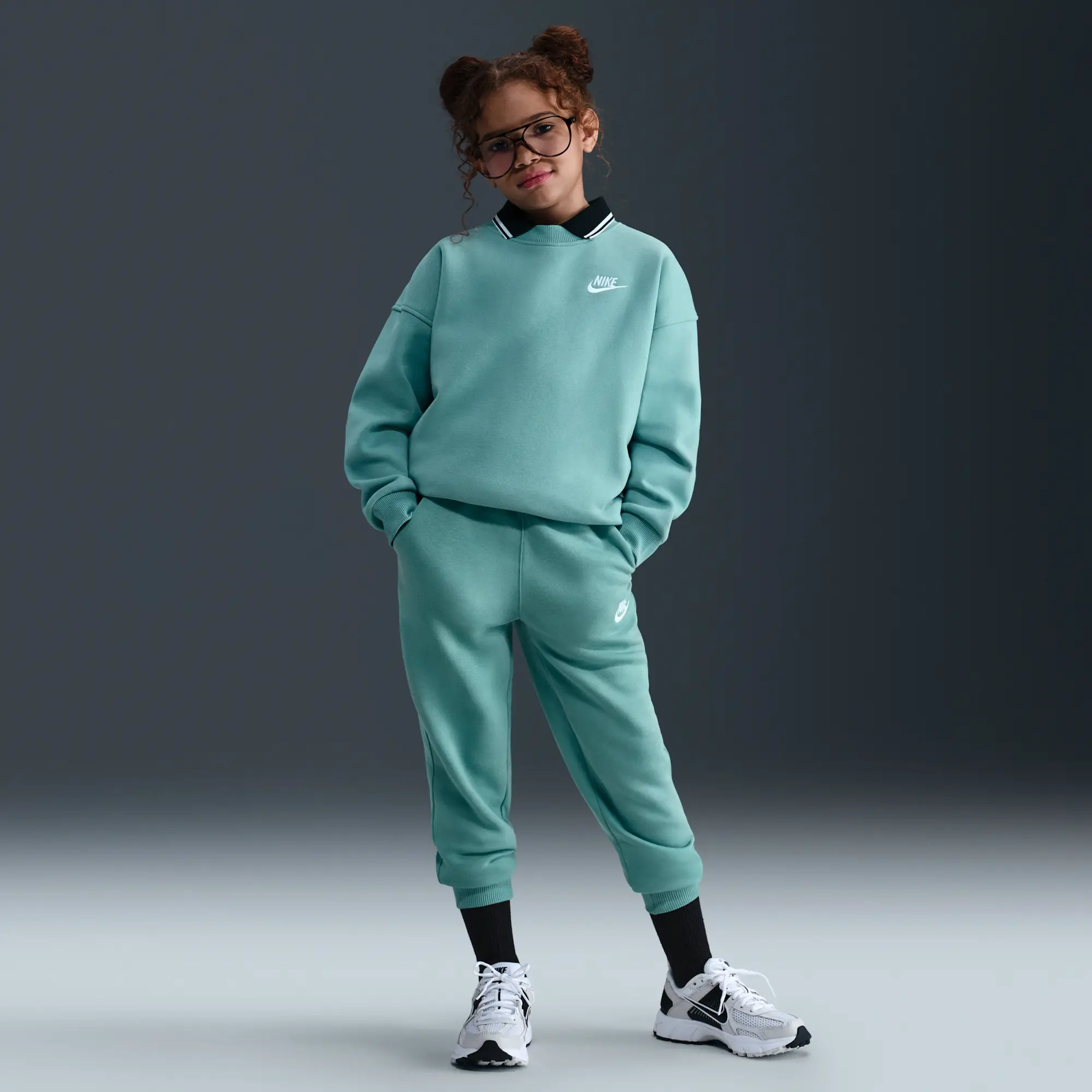 Nike Sportswear Club Fleece Older Kids' Oversized Sweatshirt - Green - Fleece > Club Fleece