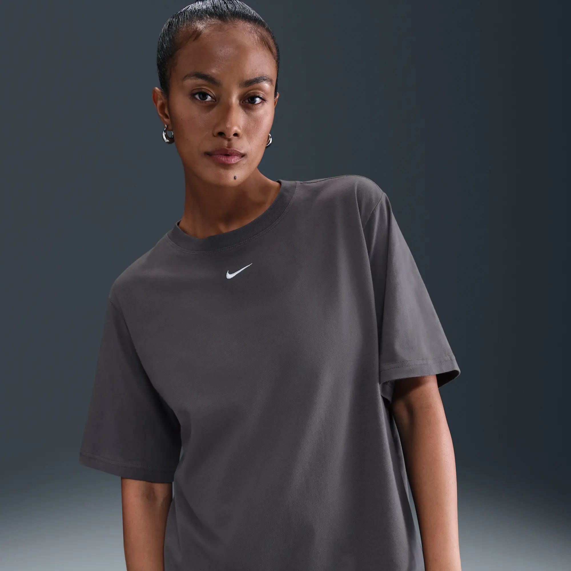 Nike Sportswear Essential Women's T-Shirt - Grey - Organic Cotton Minimum