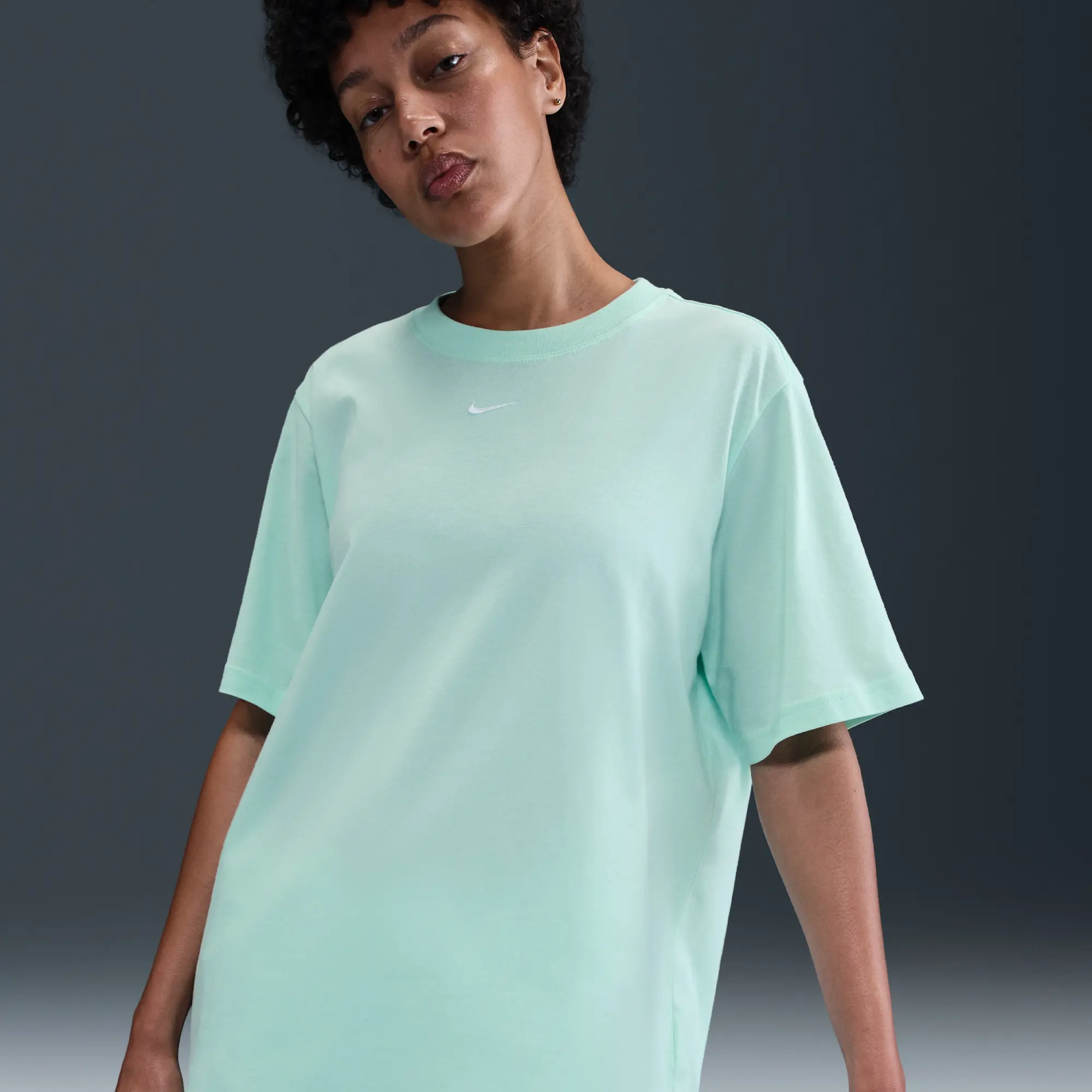 Nike Sportswear Essential Women's T-Shirt - Green - Organic Cotton Minimum