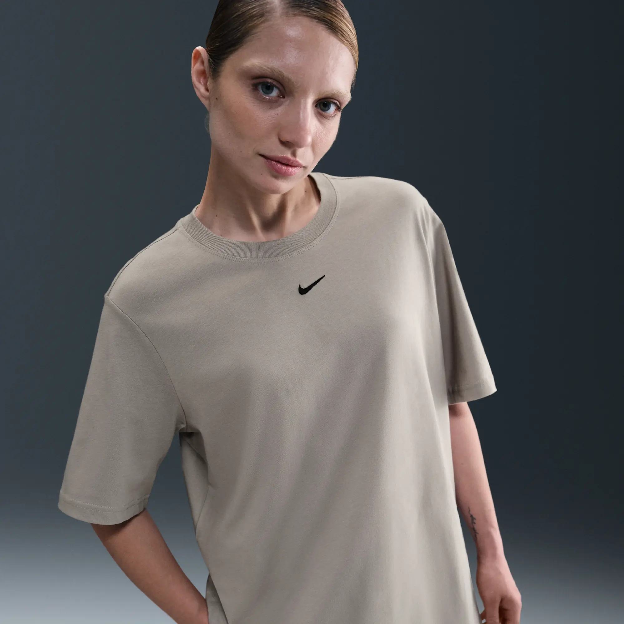 Nike Sportswear Essential Women's T-Shirt - Grey - Organic Cotton Minimum