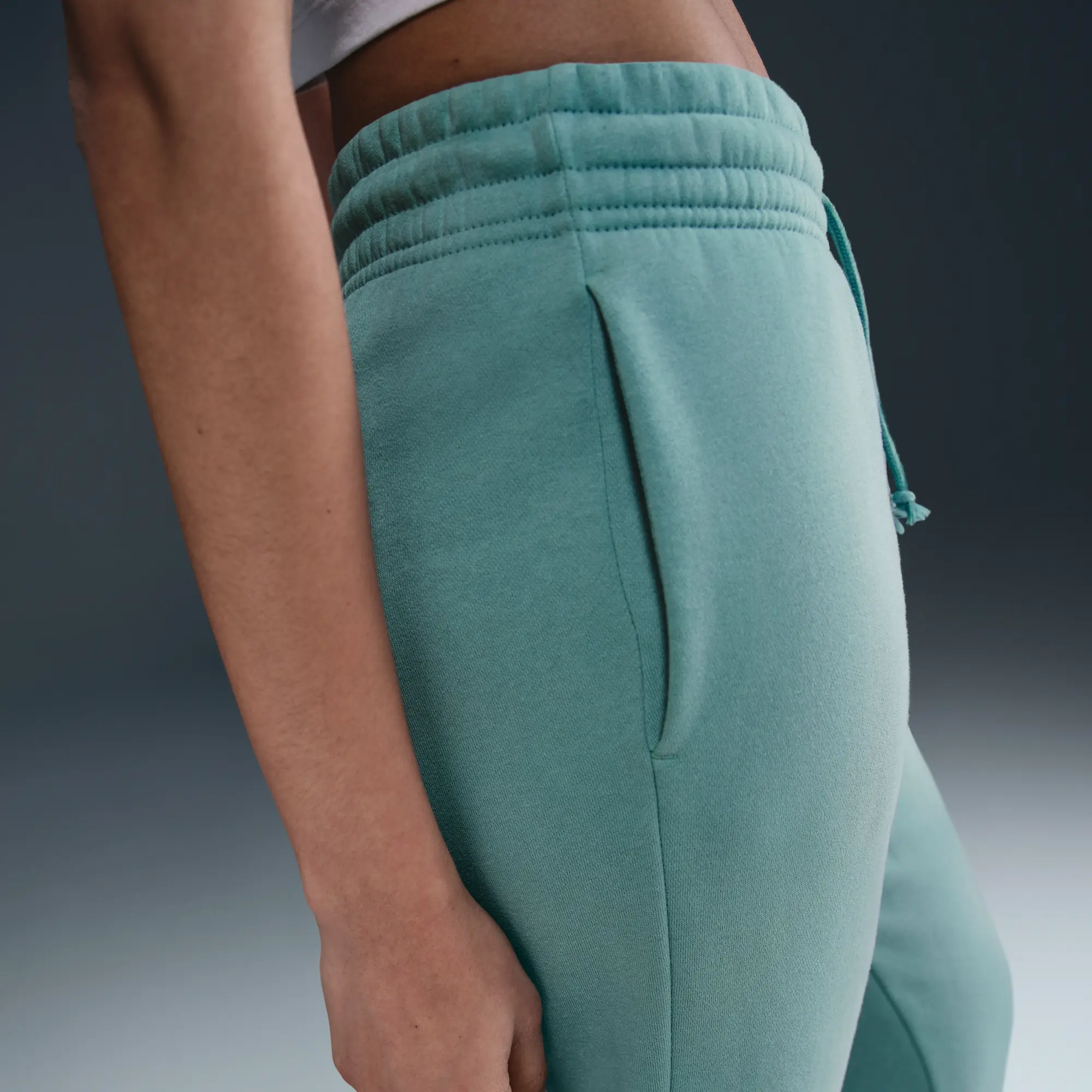 Nike Sportswear Phoenix Fleece Women's Mid-Rise Tracksuit Bottoms - Green - Fleece > Phoenix Fleece