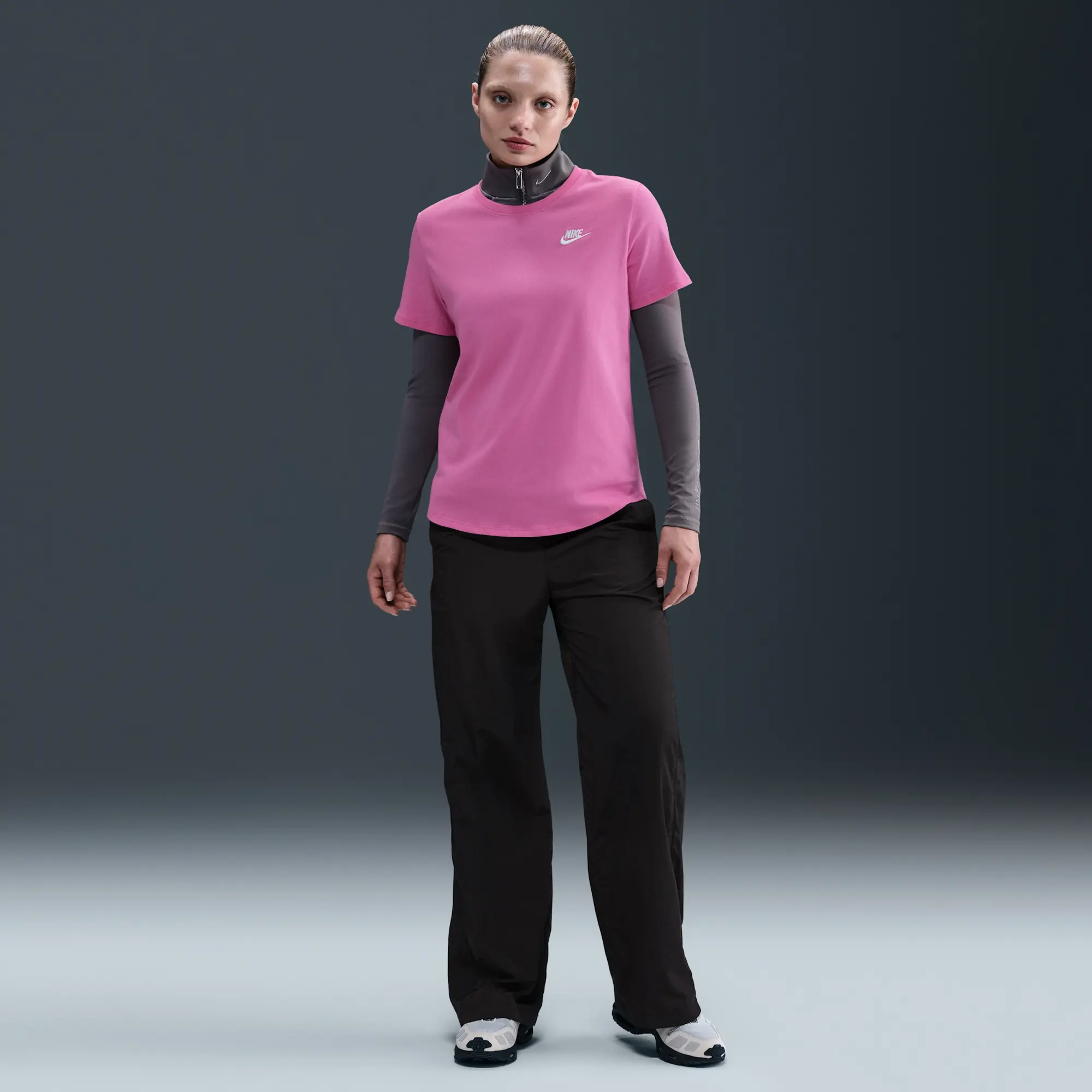 Nike Sportswear Club Essentials Women's T-Shirt - Pink