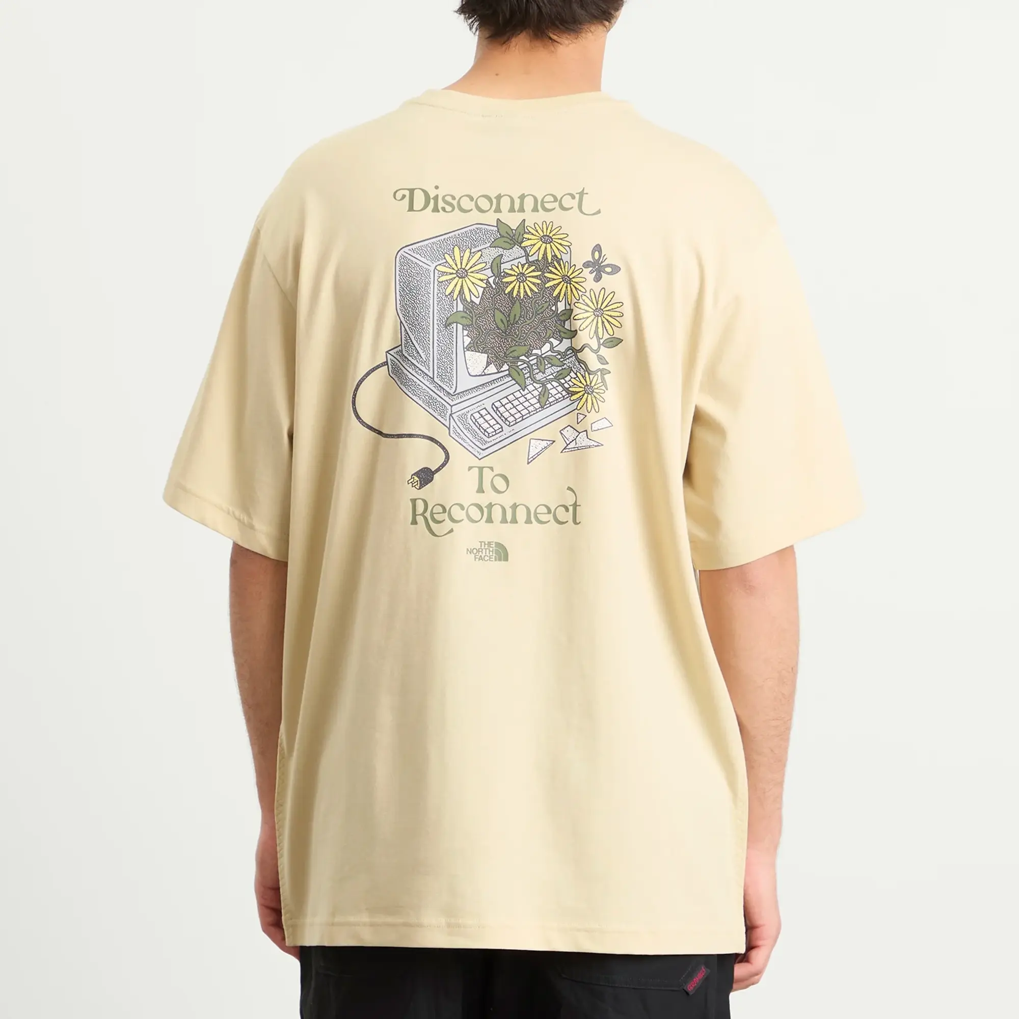 The North Face Men's Connected Relaxed Graphic T-Shirt Gravel
