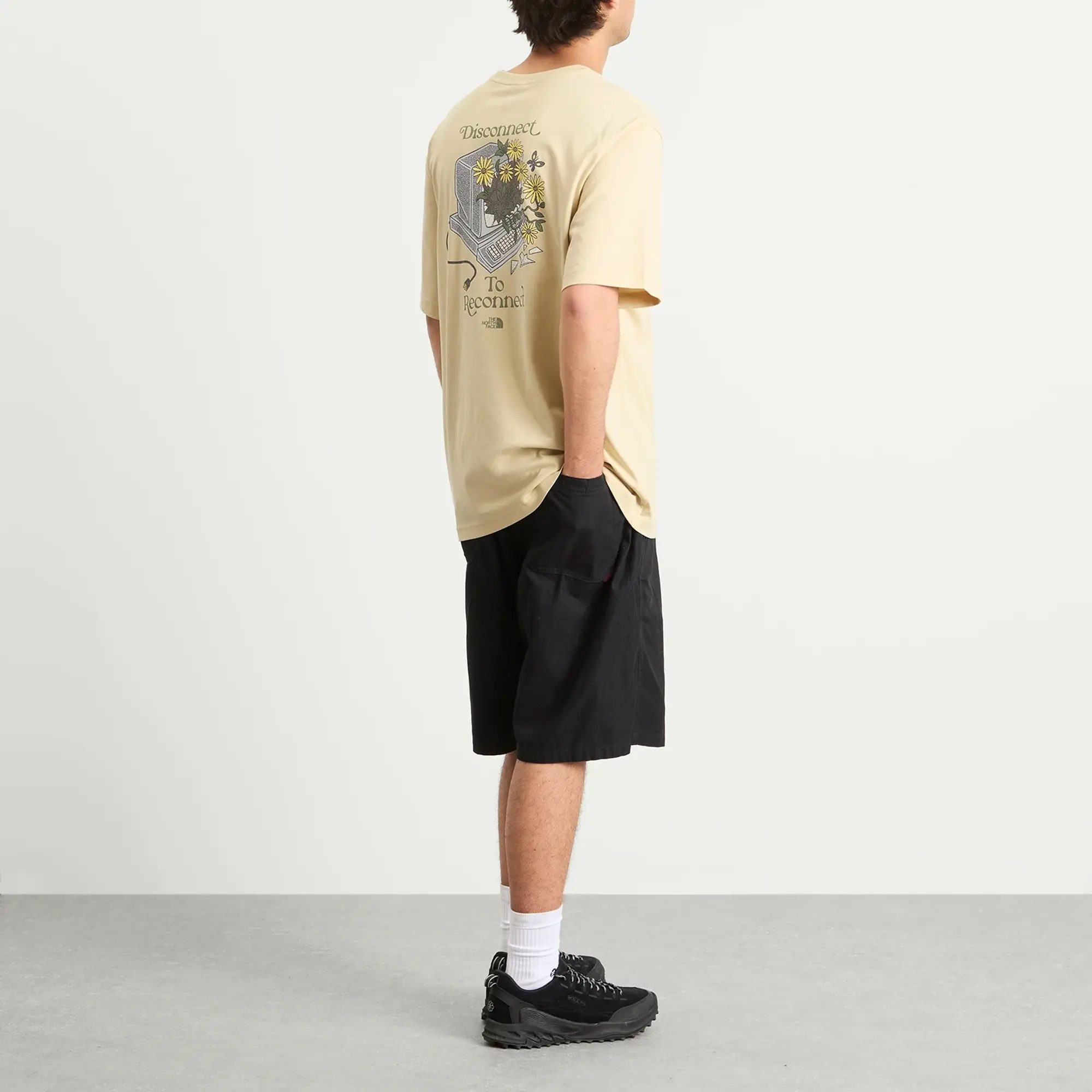 The North Face Men's Connected Relaxed Graphic T-Shirt Gravel