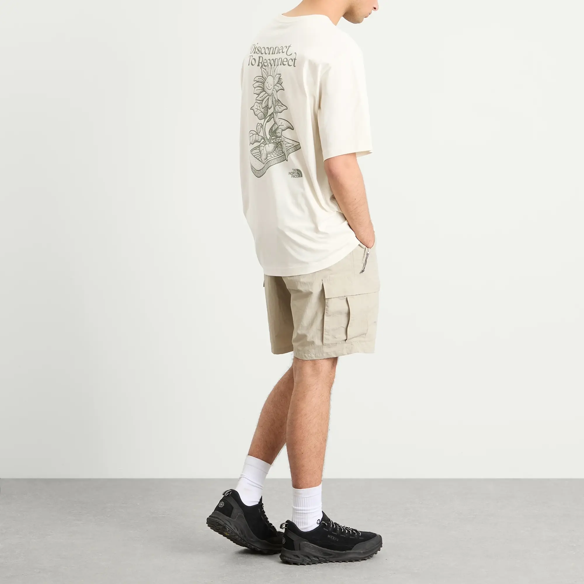 The North Face Men's Connect Relaxed Graphic T-Shirt White Dune