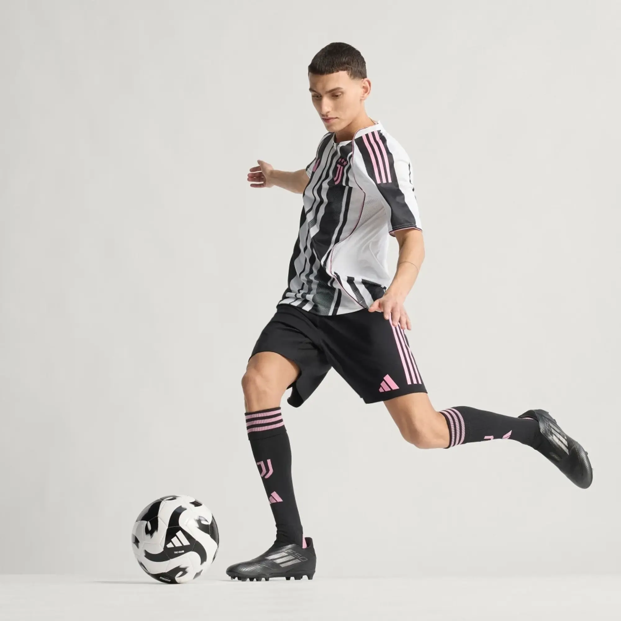 adidas Juventus 25/26 Home Authentic Jersey